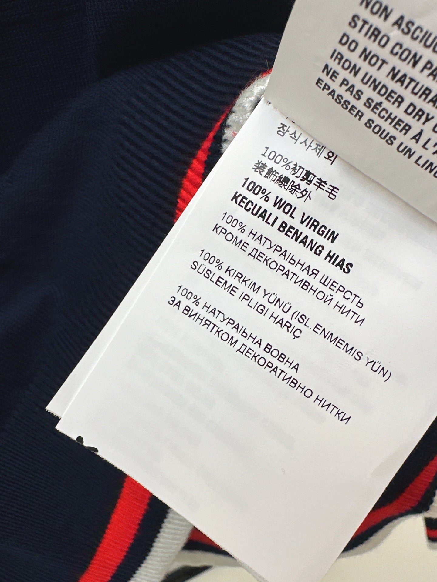 Miu NEW Knit a sweater