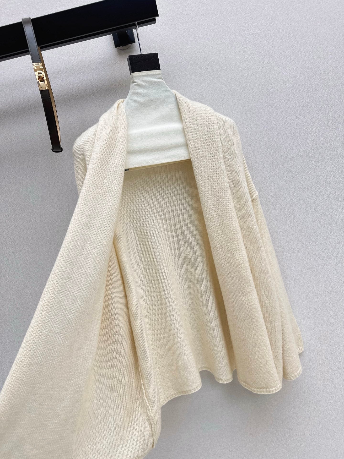 Herm NEW Wool Yarn Cardigan