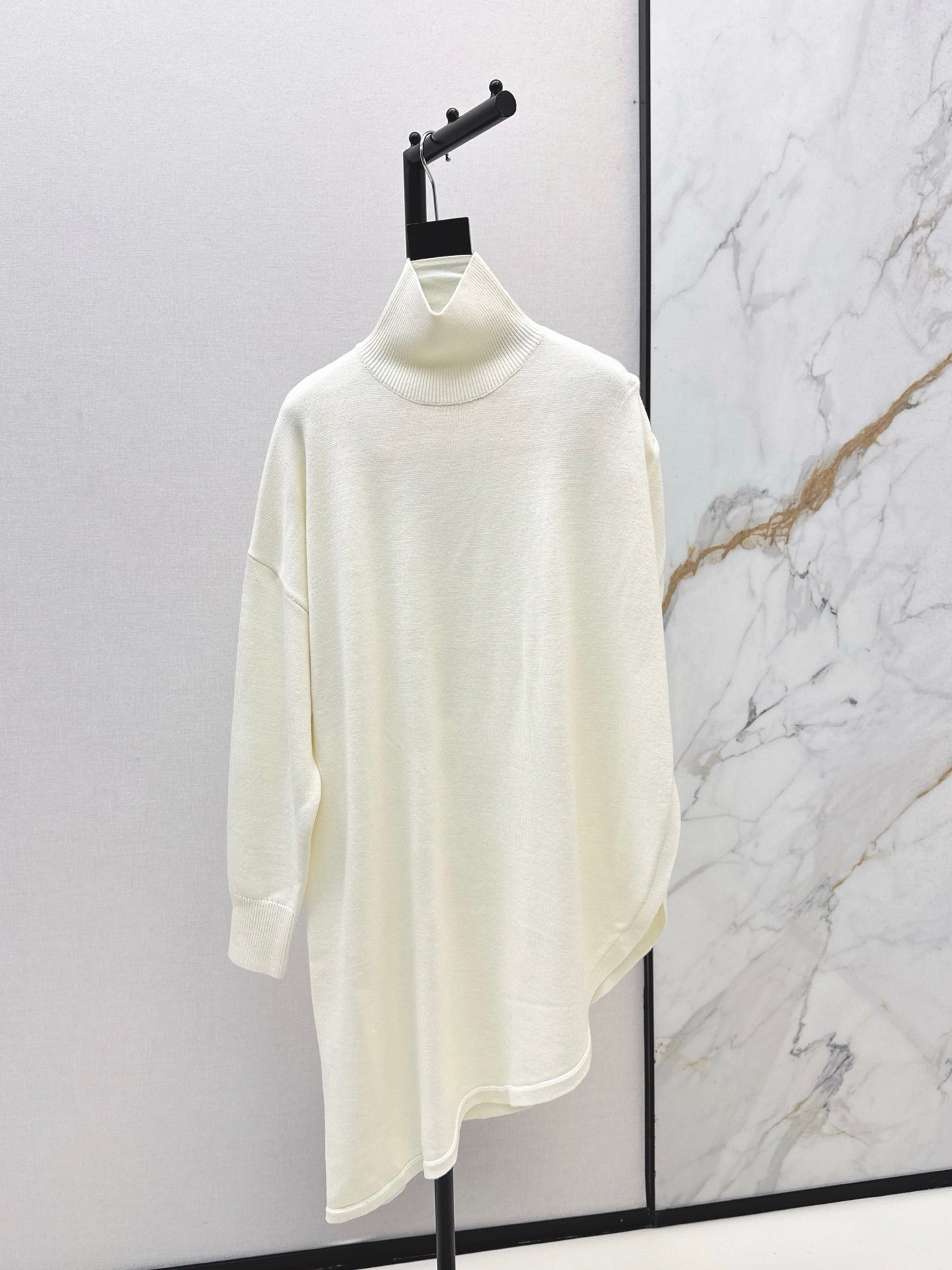 Max NEW Wool knitted sweater