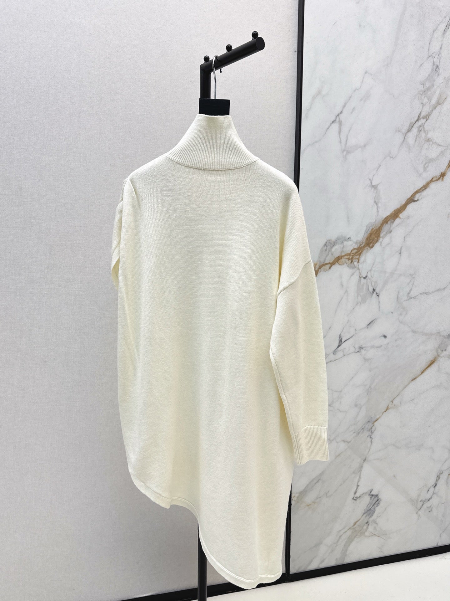 Max NEW Wool knitted sweater