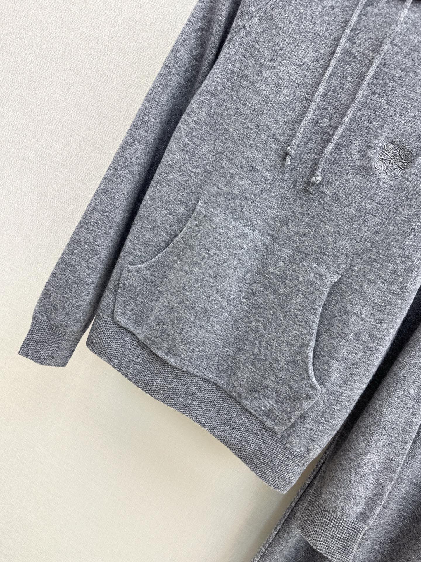 Loe NEW knitted suit