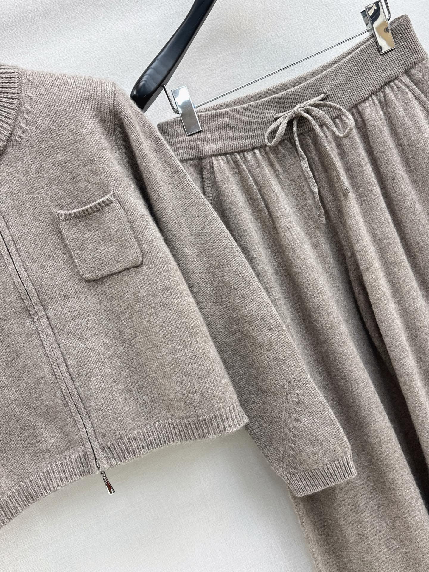 Loro NEW knitted suit