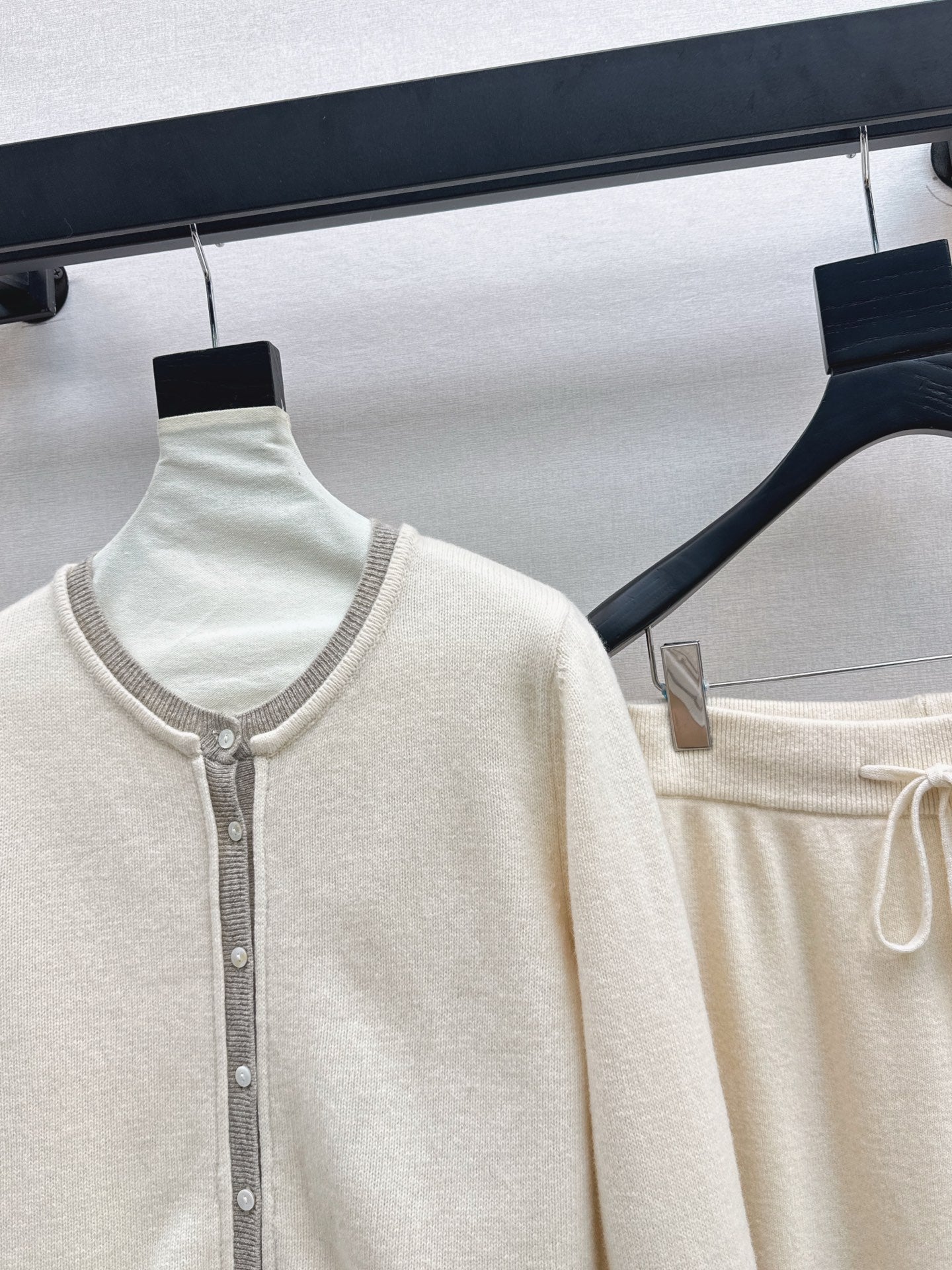 Loro NEW knitted suit