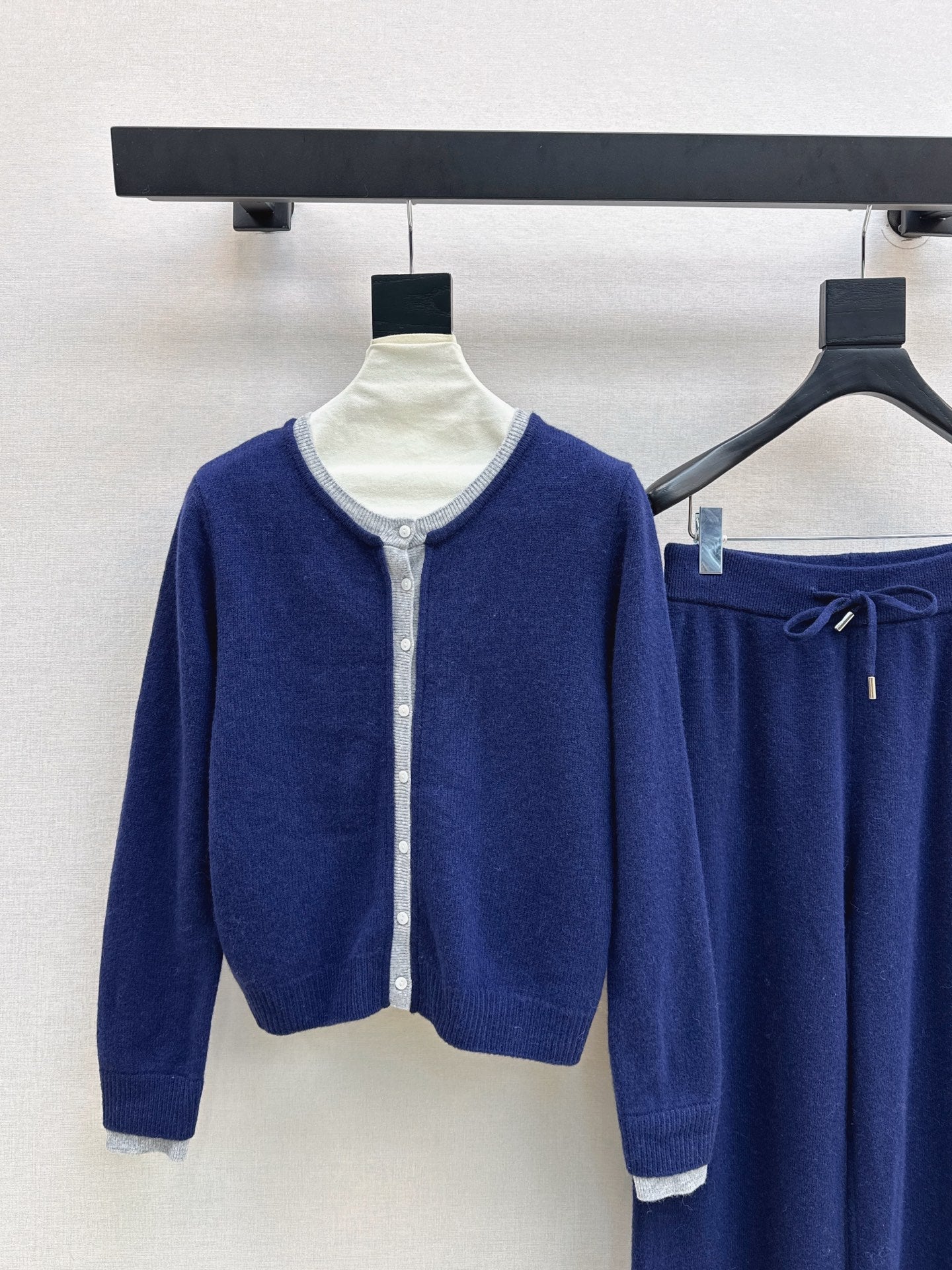 Loro NEW knitted suit