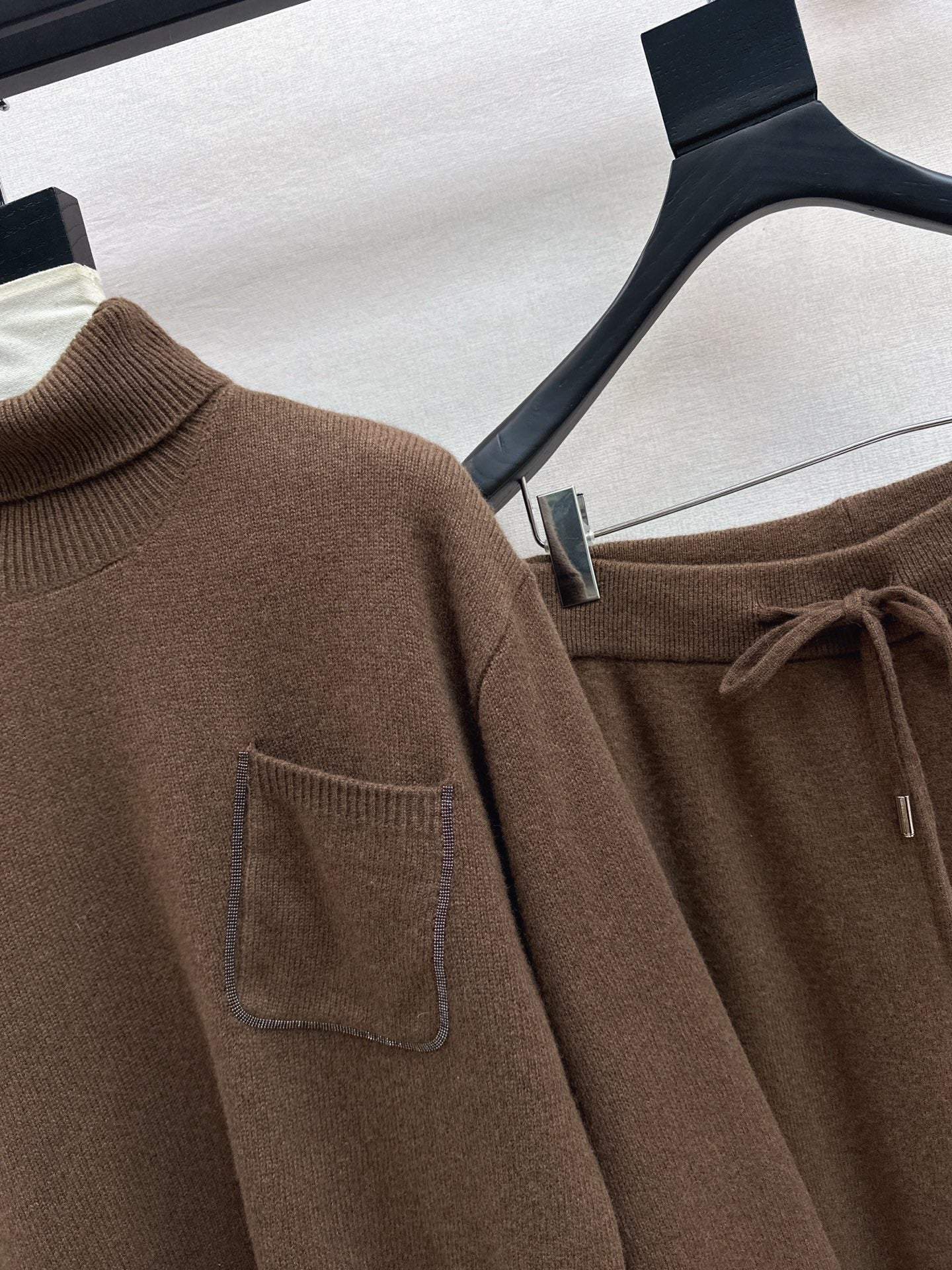 Burne NEW knitted suit