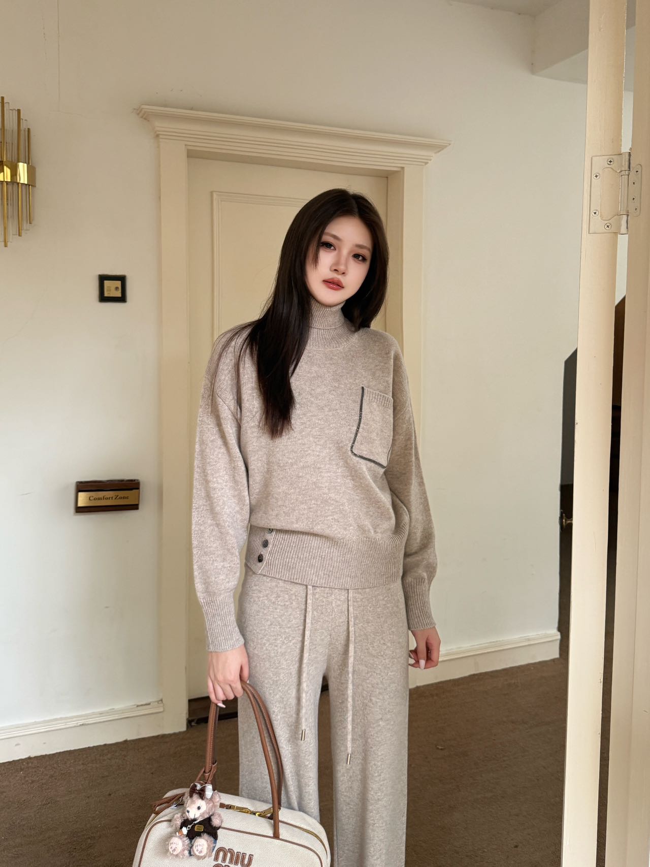 Burne NEW knitted suit