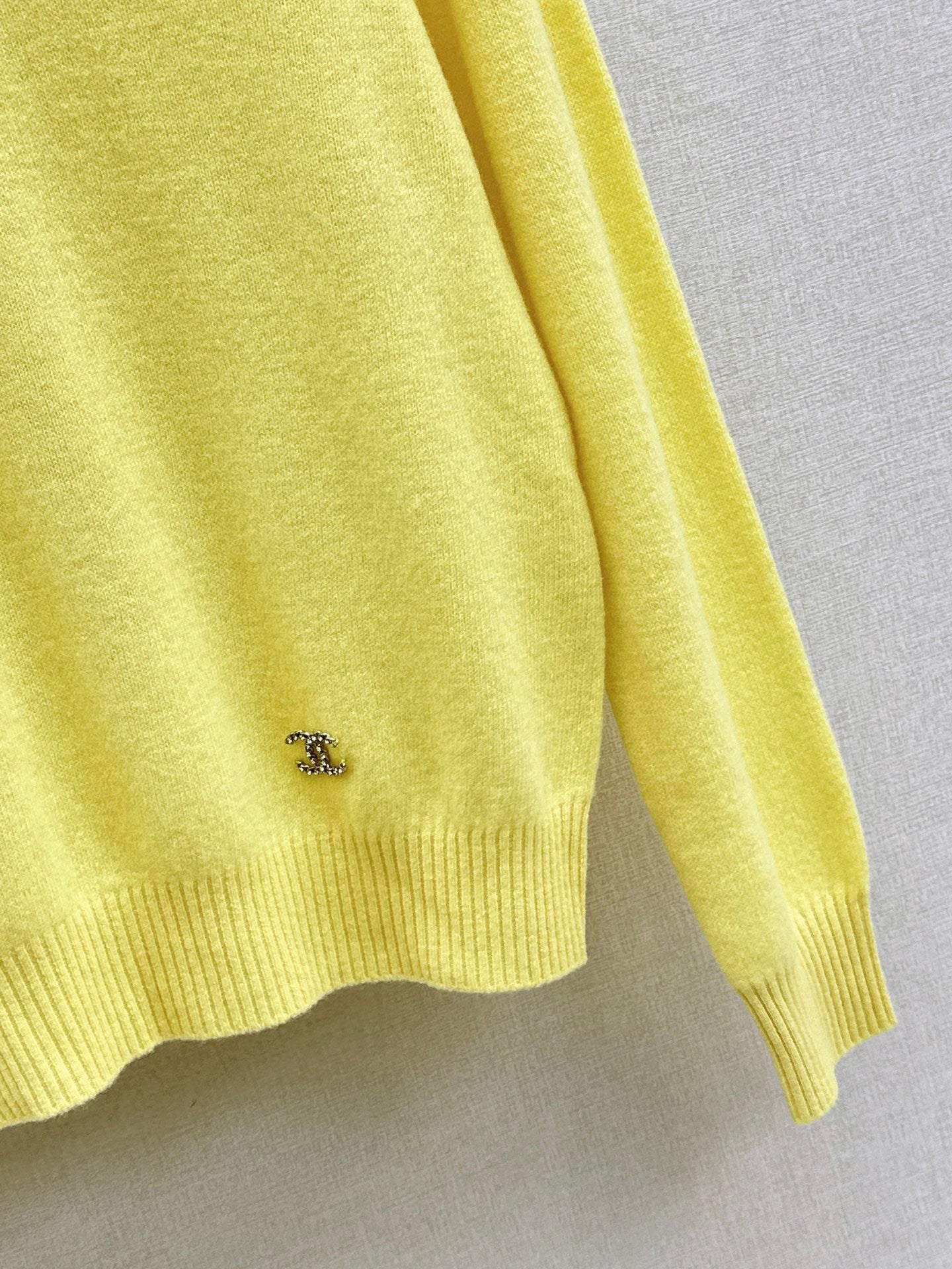 Chan NEW knitted sweater