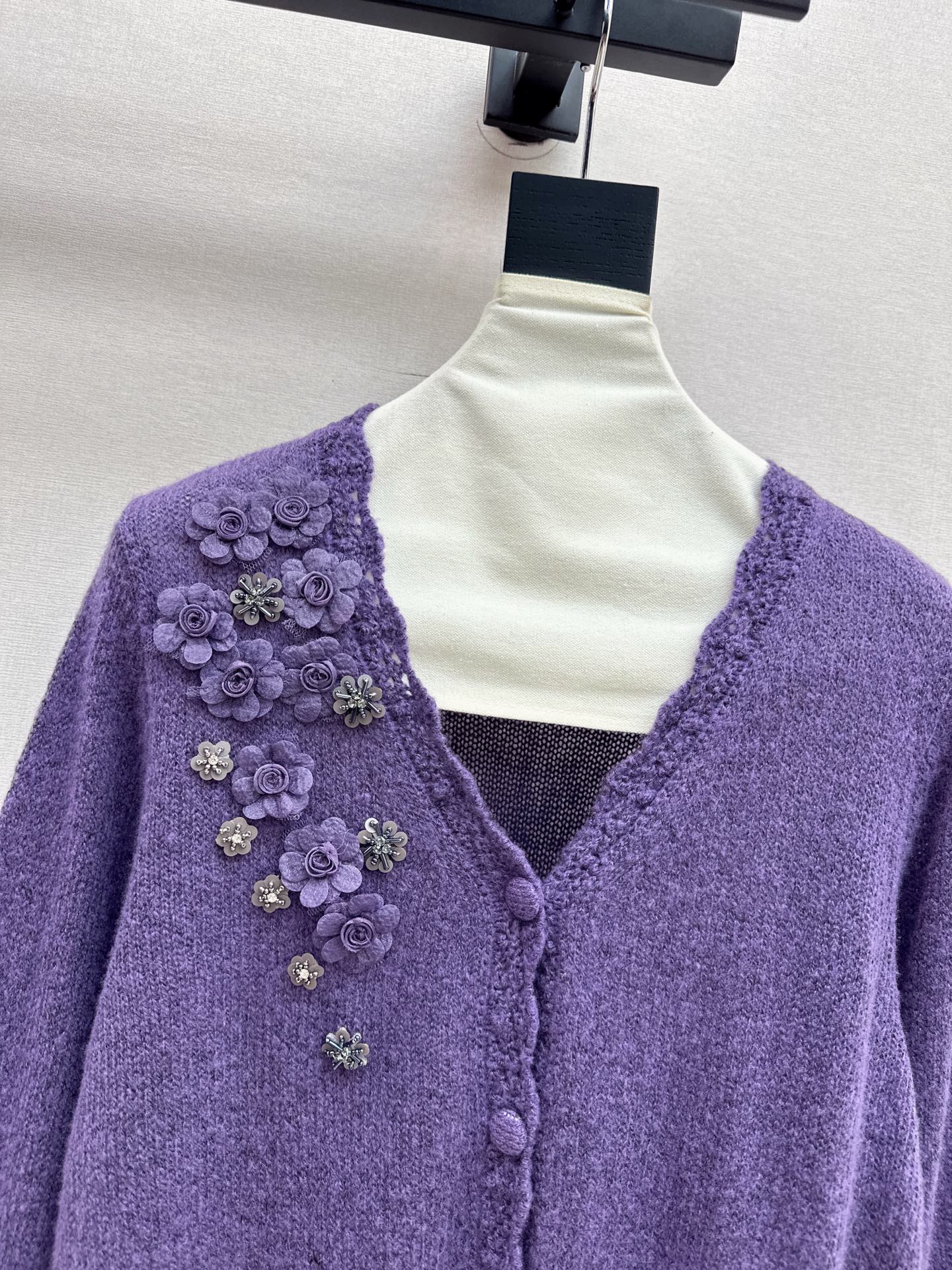 Chan NEW V-neck sweater