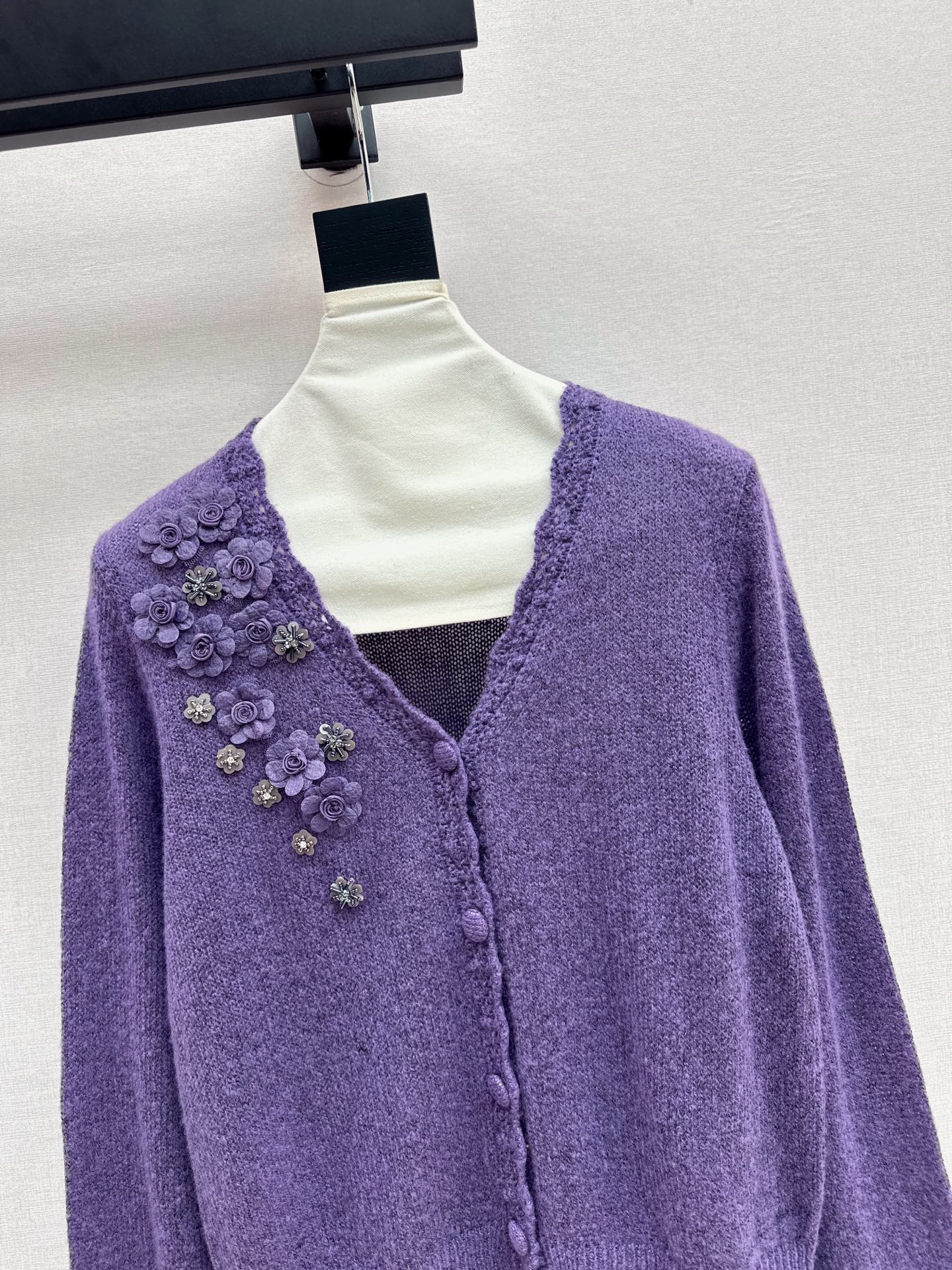 Chan NEW V-neck cardigan