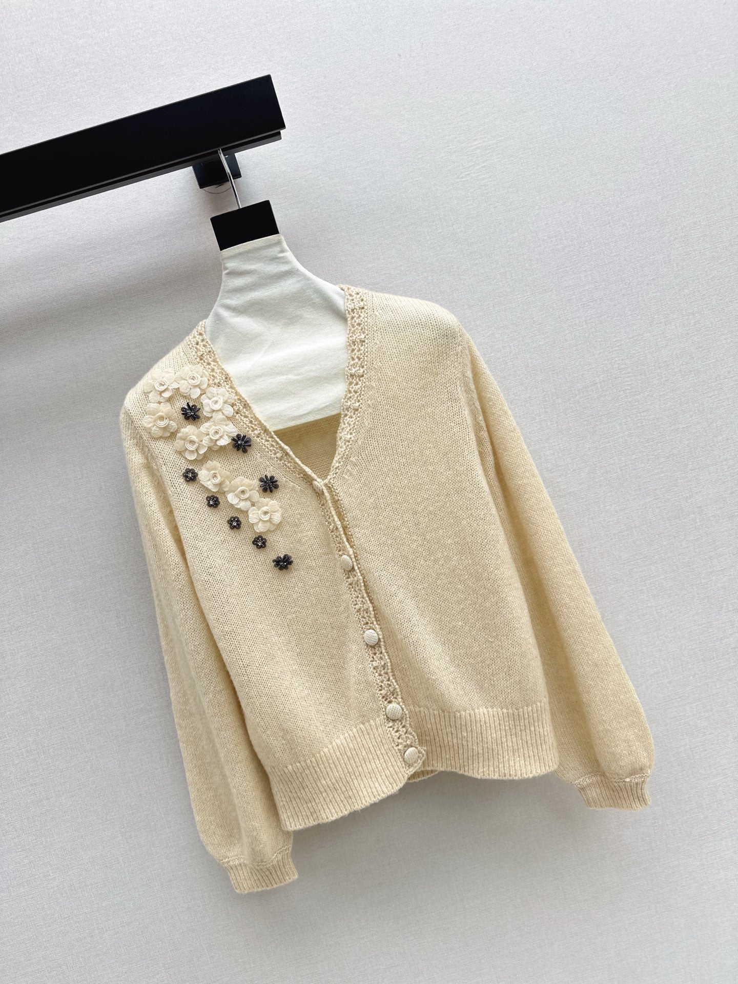 Chan NEW V-neck cardigan