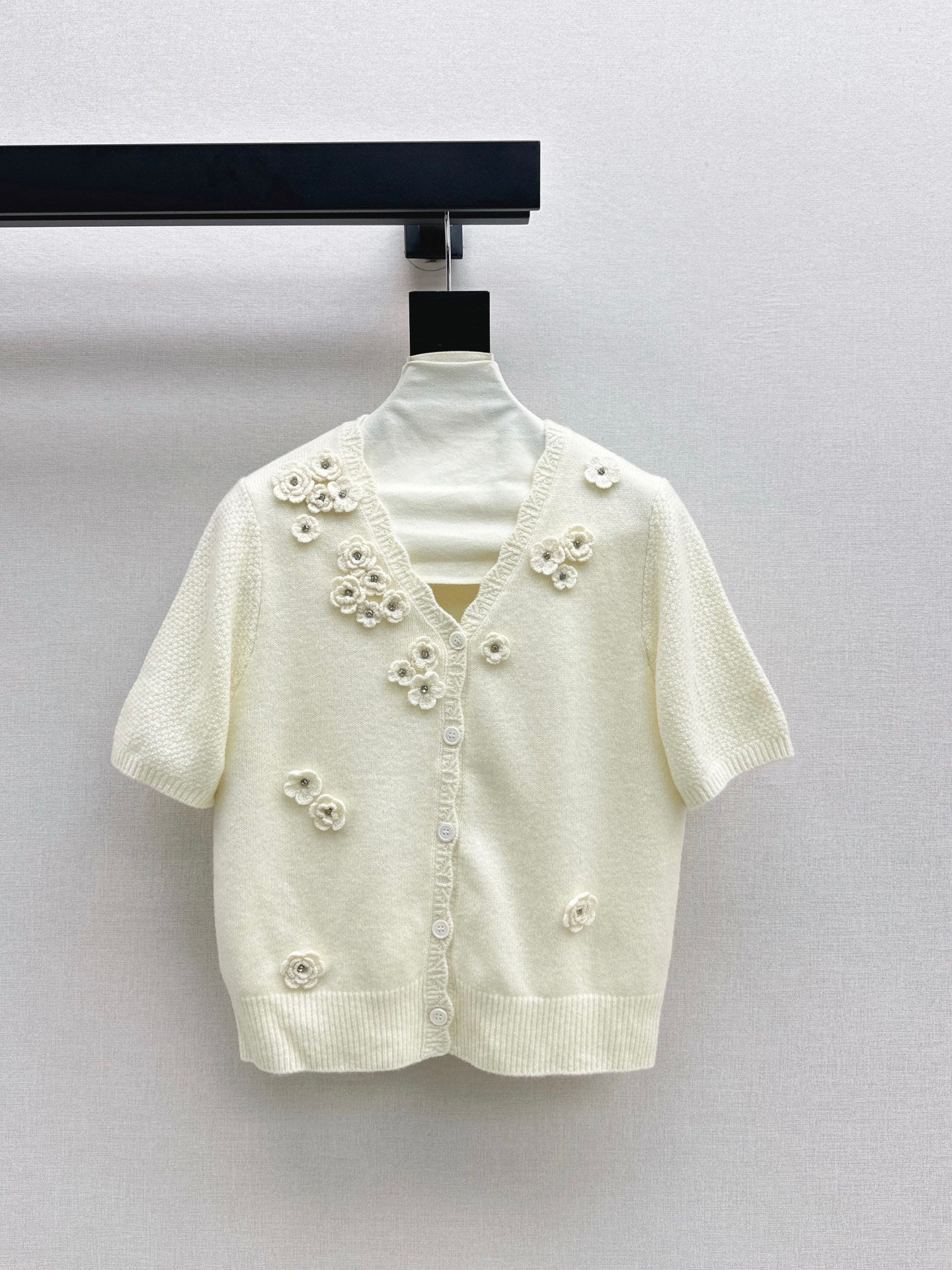 Chan NEW V-neck sweater