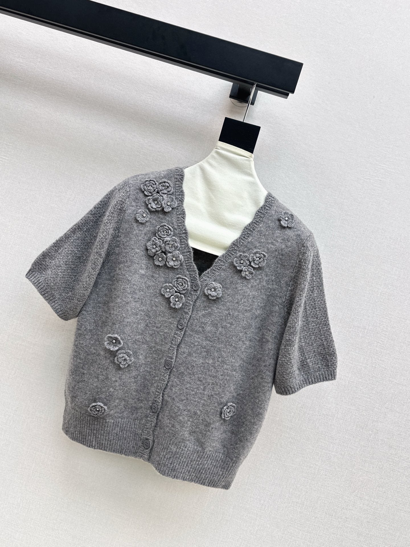 Chan NEW V-neck sweater