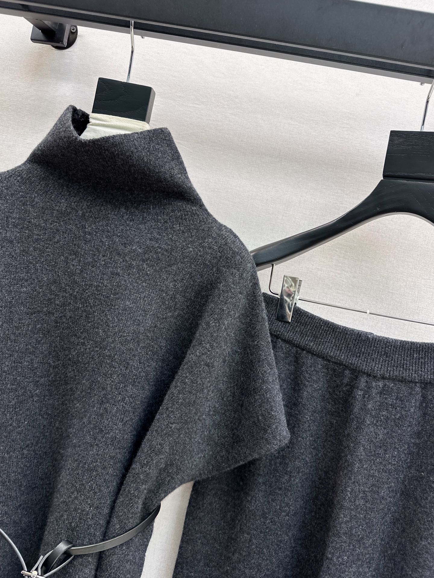 Loro NEW knitted suit