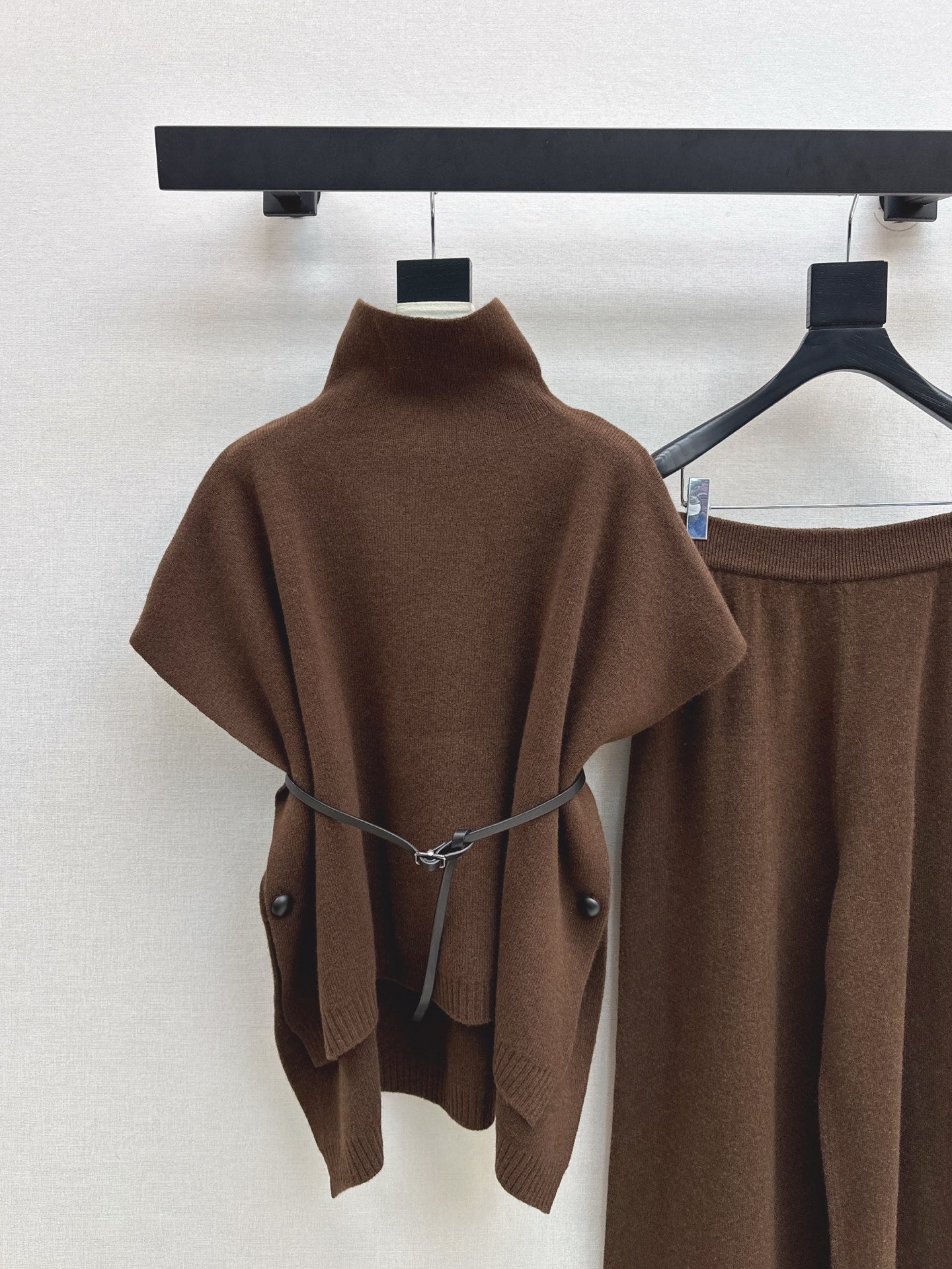 Loro NEW knitted suit