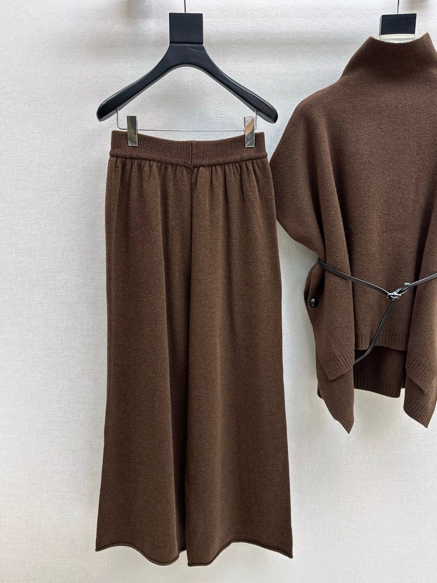 Loro NEW knitted suit