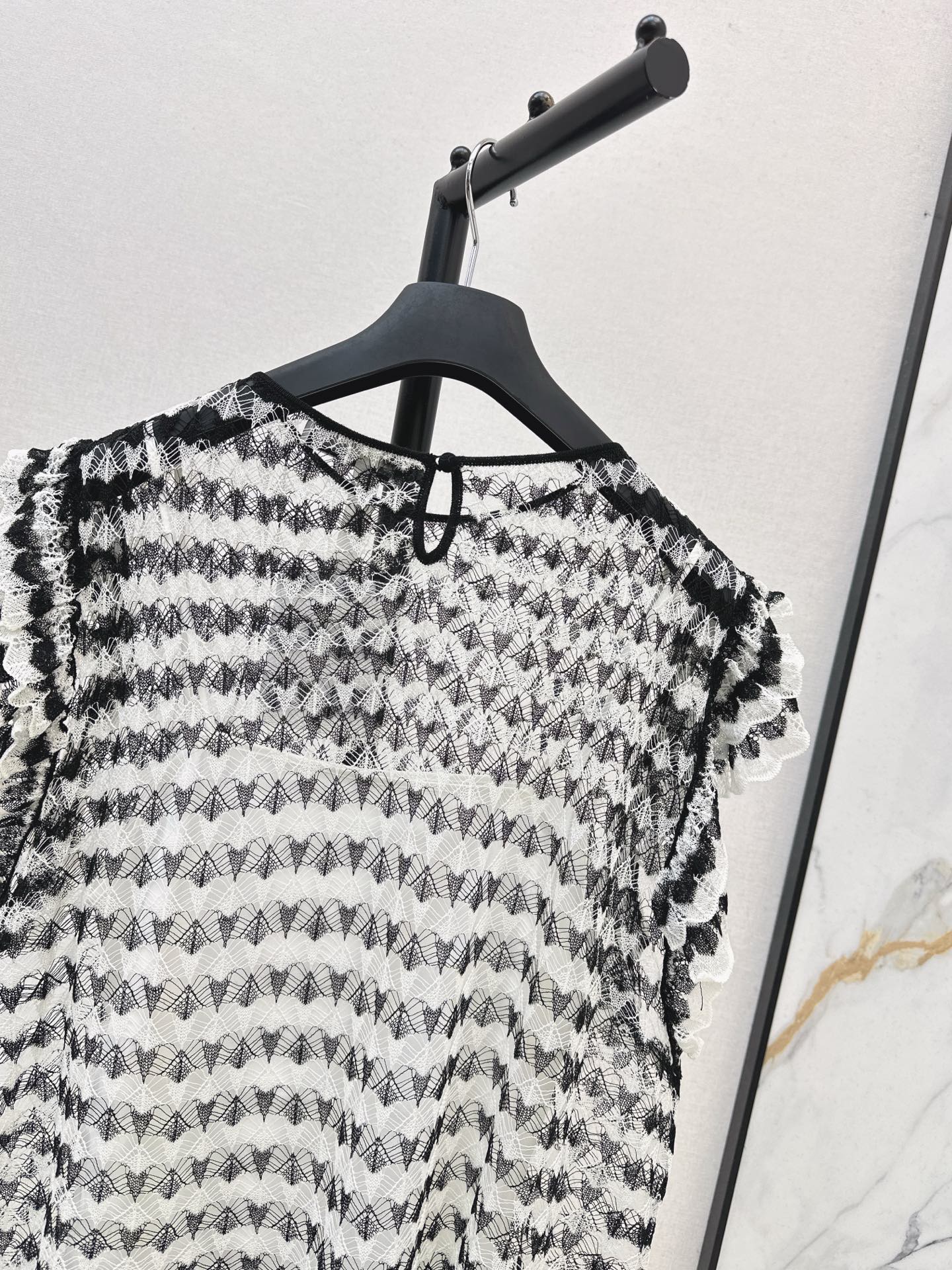 CD NEW Lace sleeveless shirt