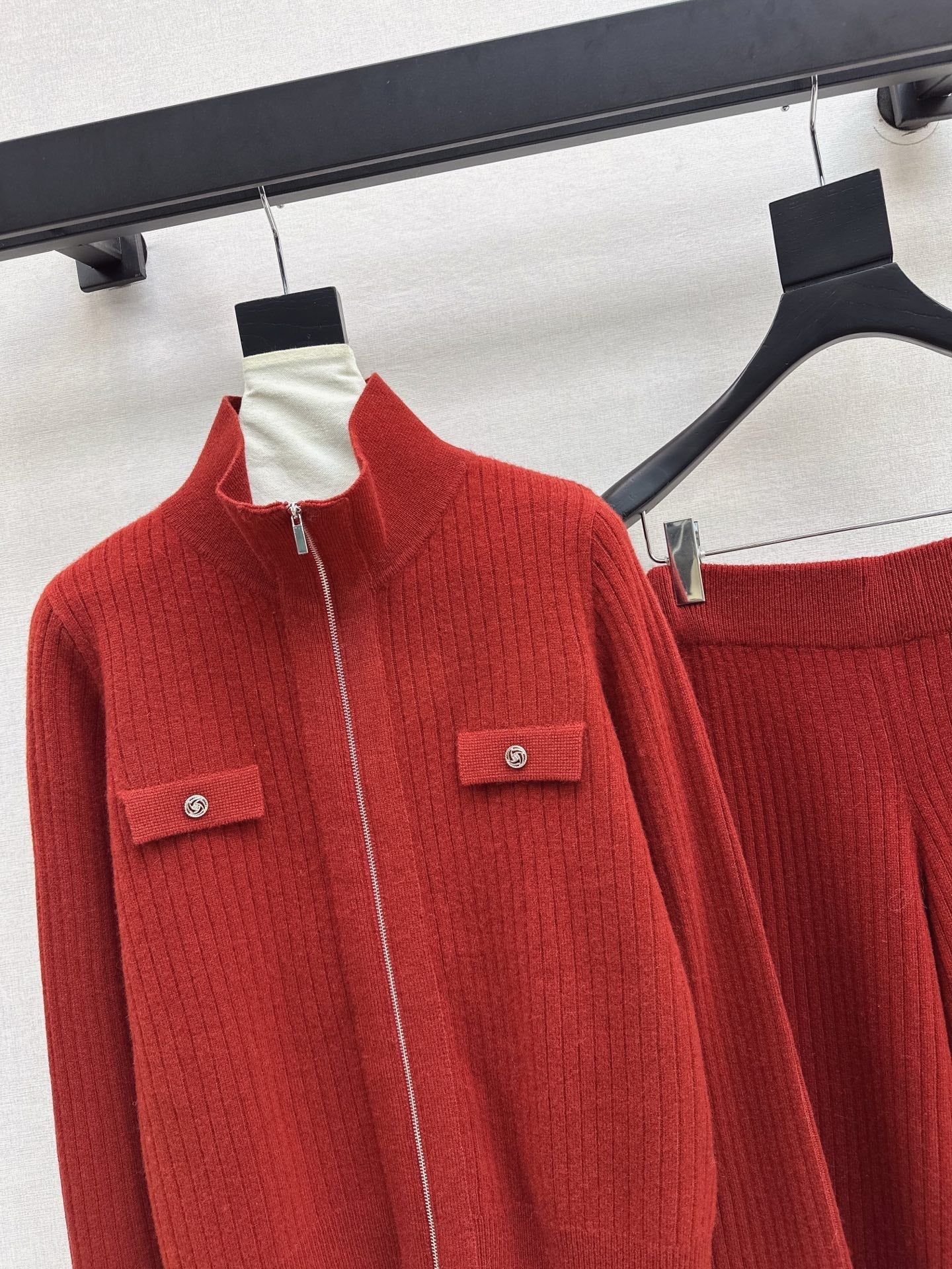 Loro NEW knitted suit