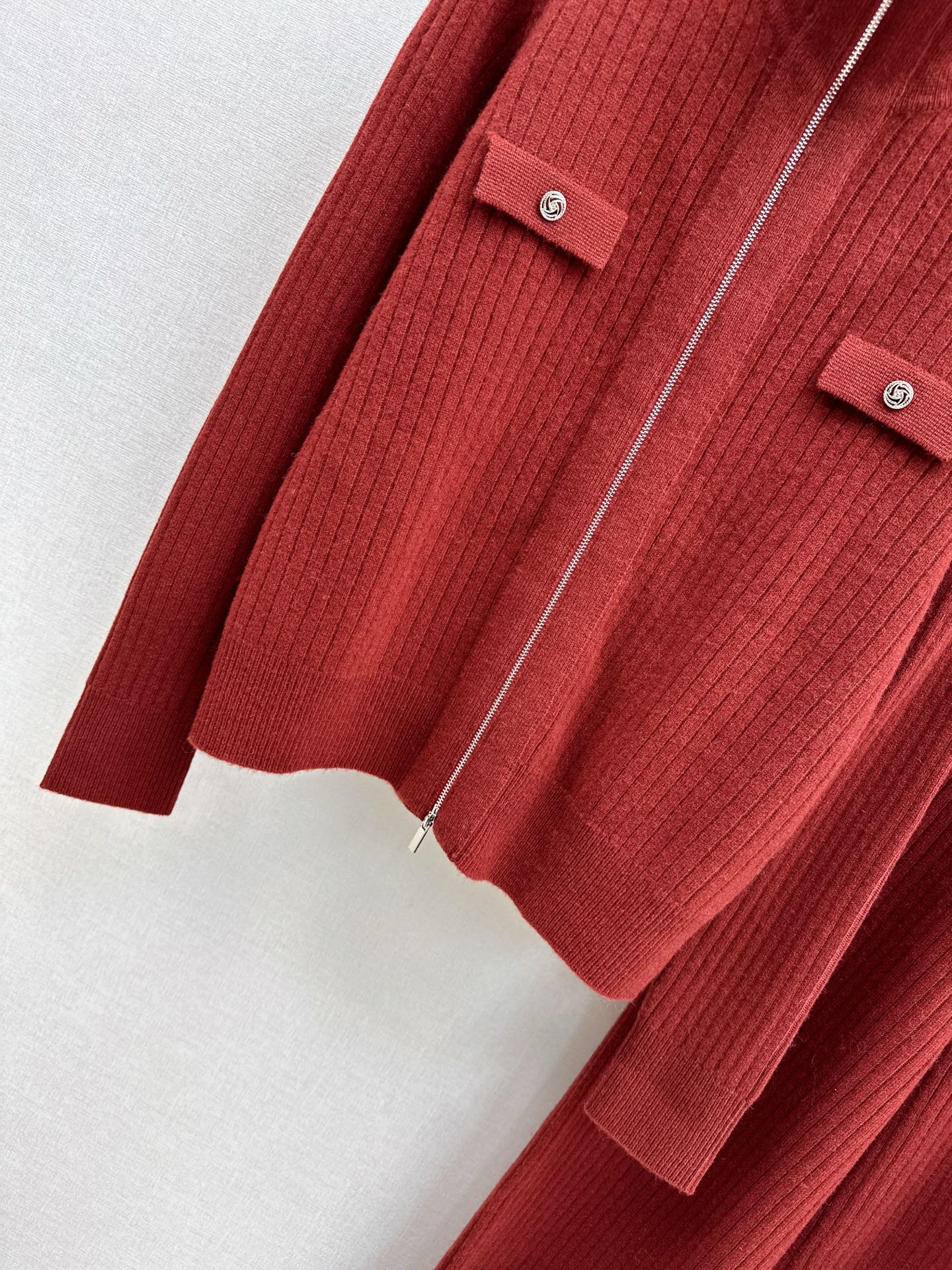 Loro NEW knitted suit