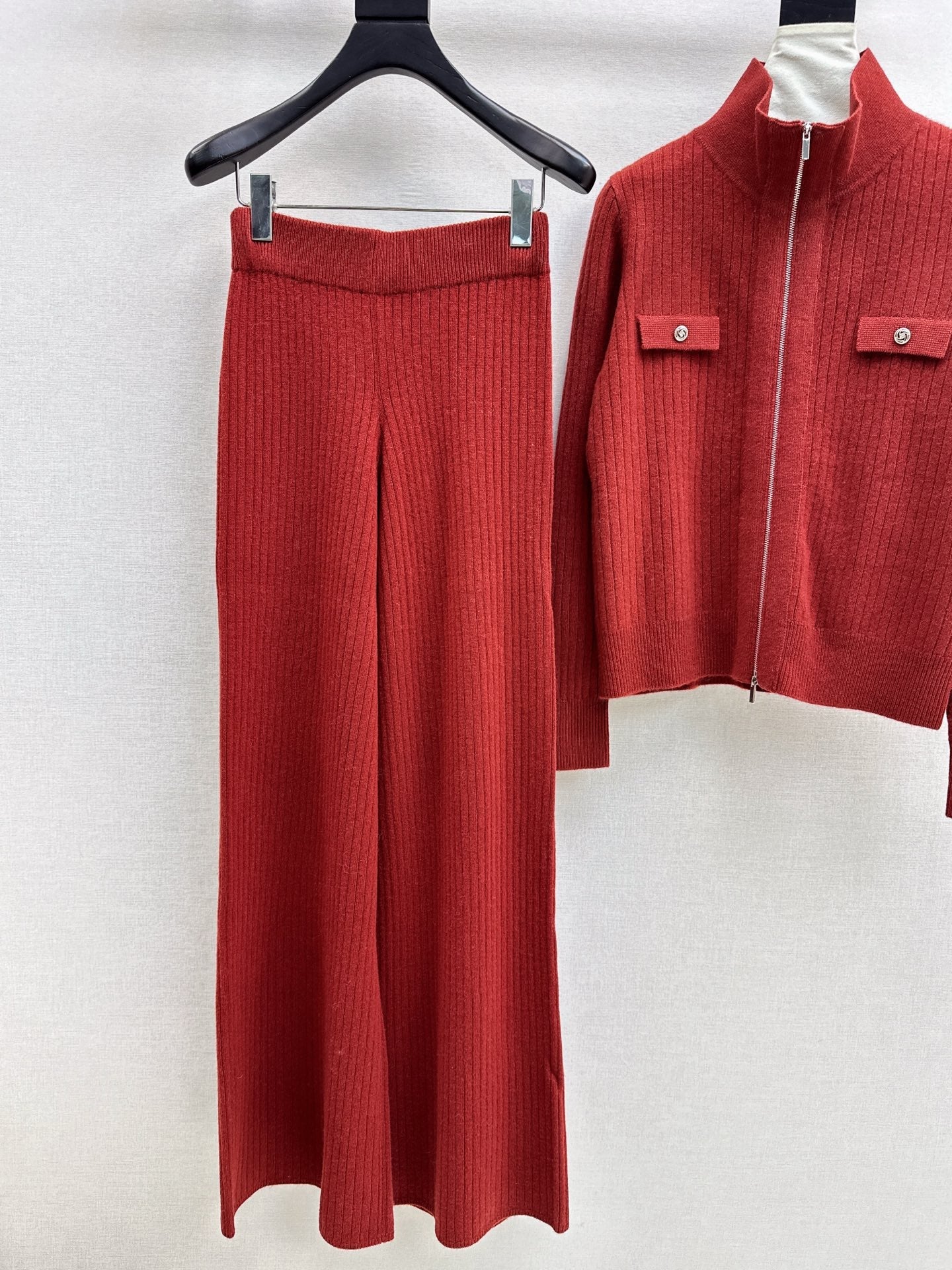 Loro NEW knitted suit