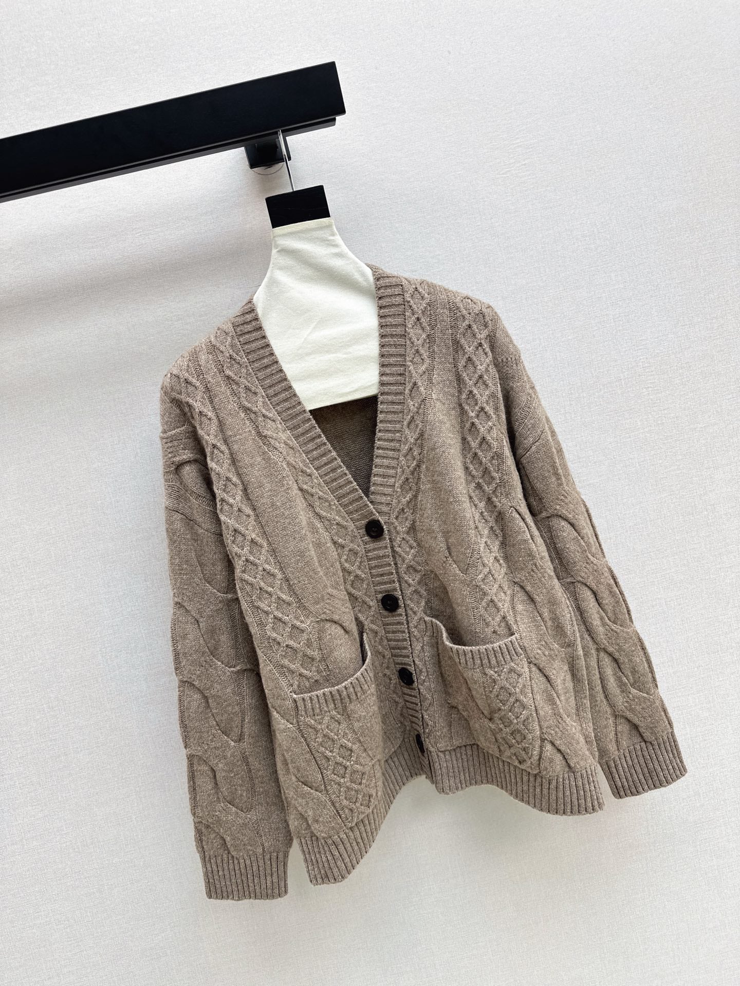 Loro NEW V-neck cardigan