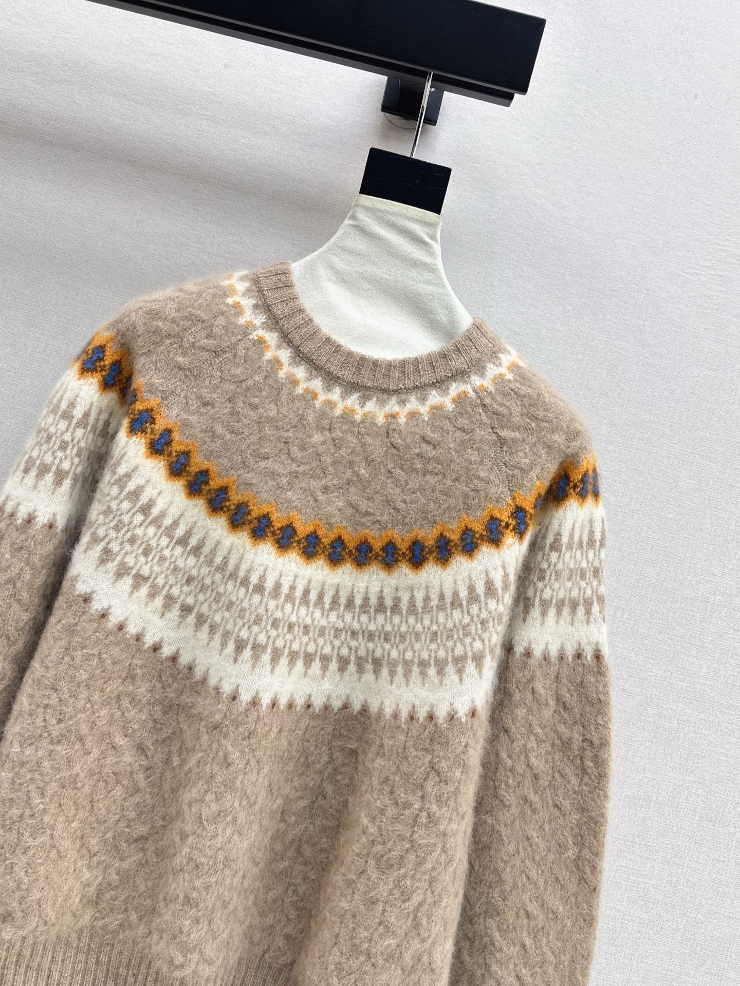 Loro NEW knitted sweater