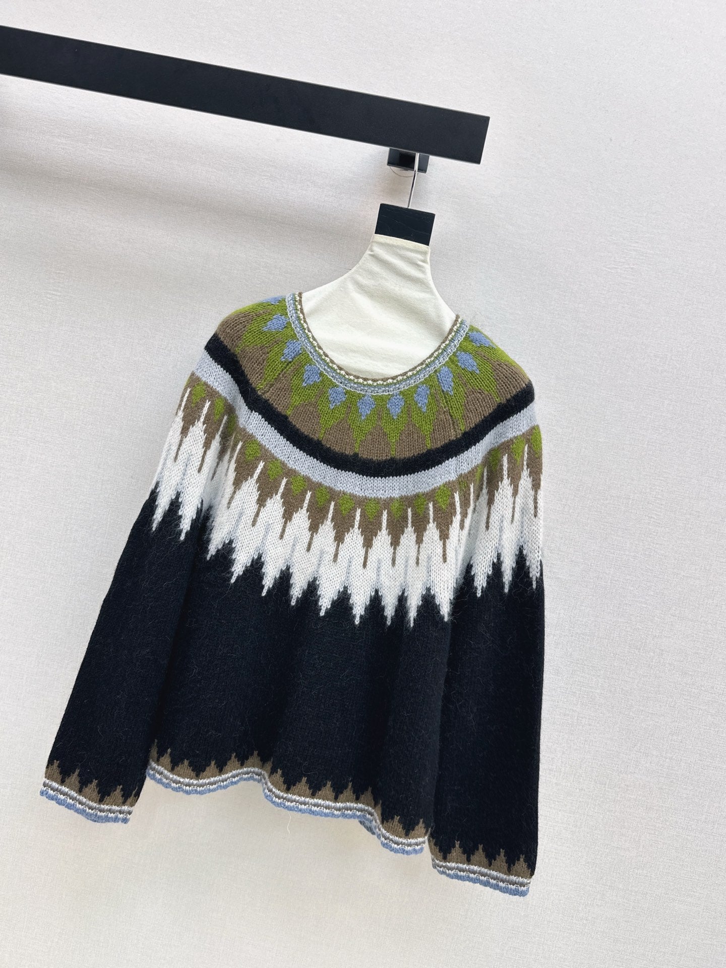 Loro NEW knitted sweater