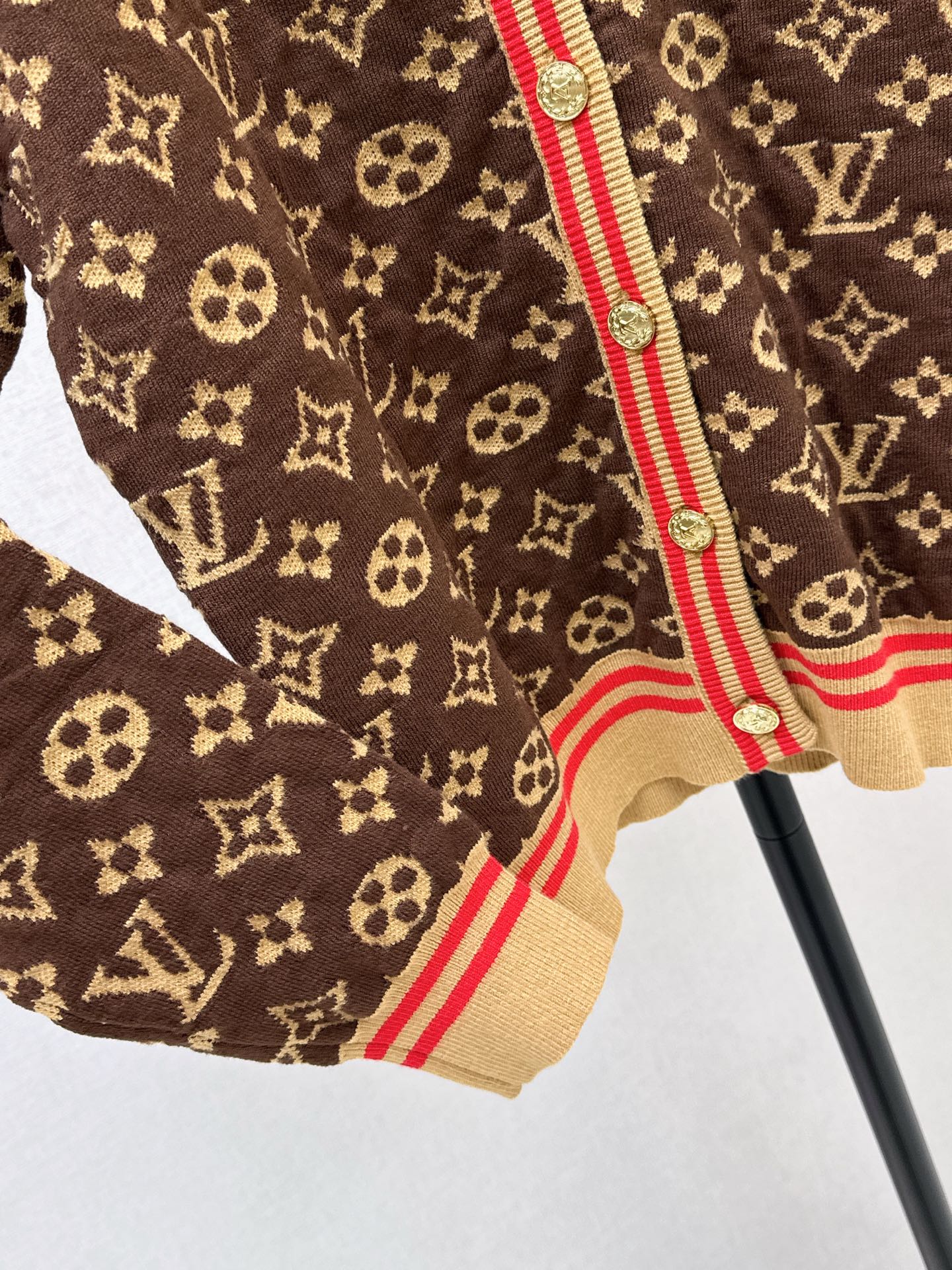 Louis NEW V-neck cardigan