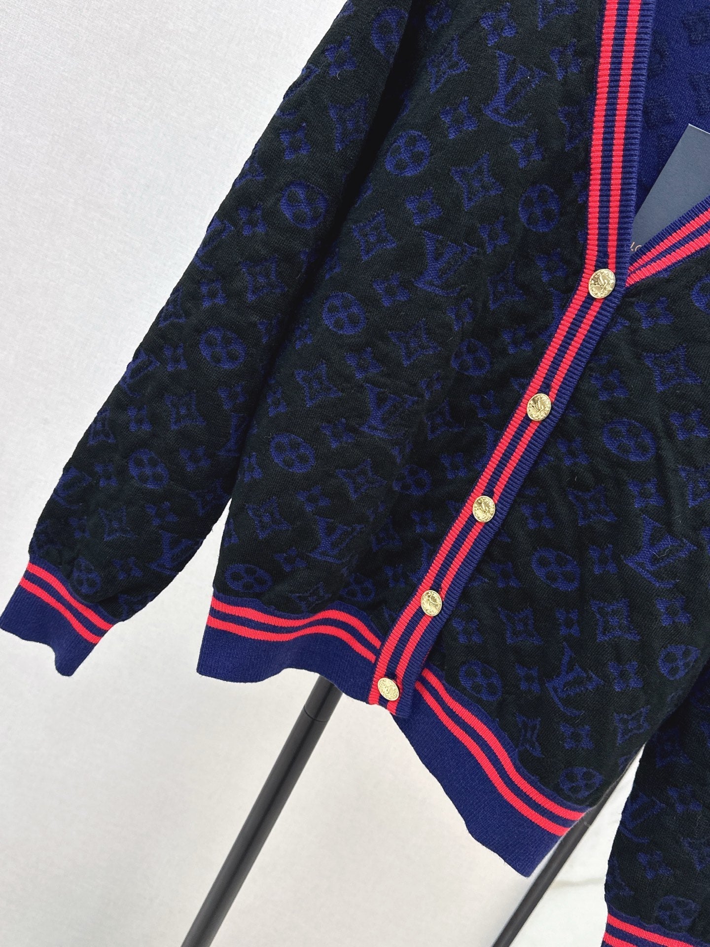 Louis NEW V-neck cardigan