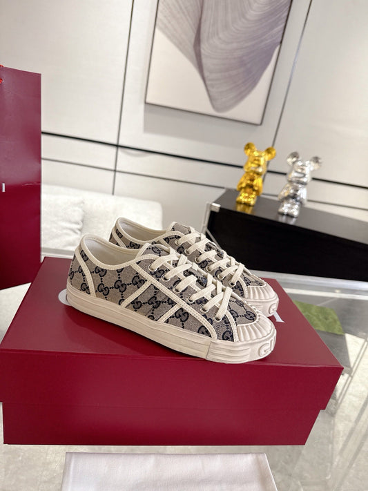 Guc sneakers