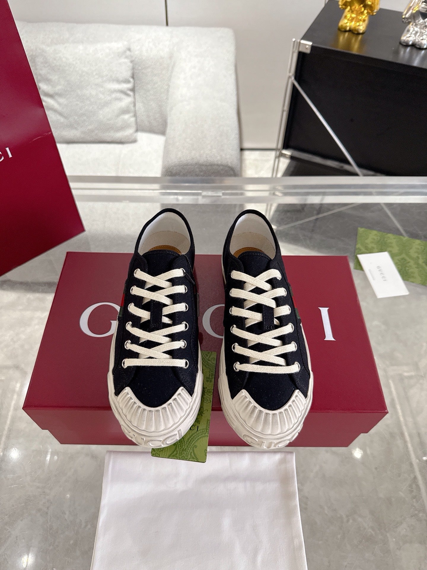 Guc sneakers