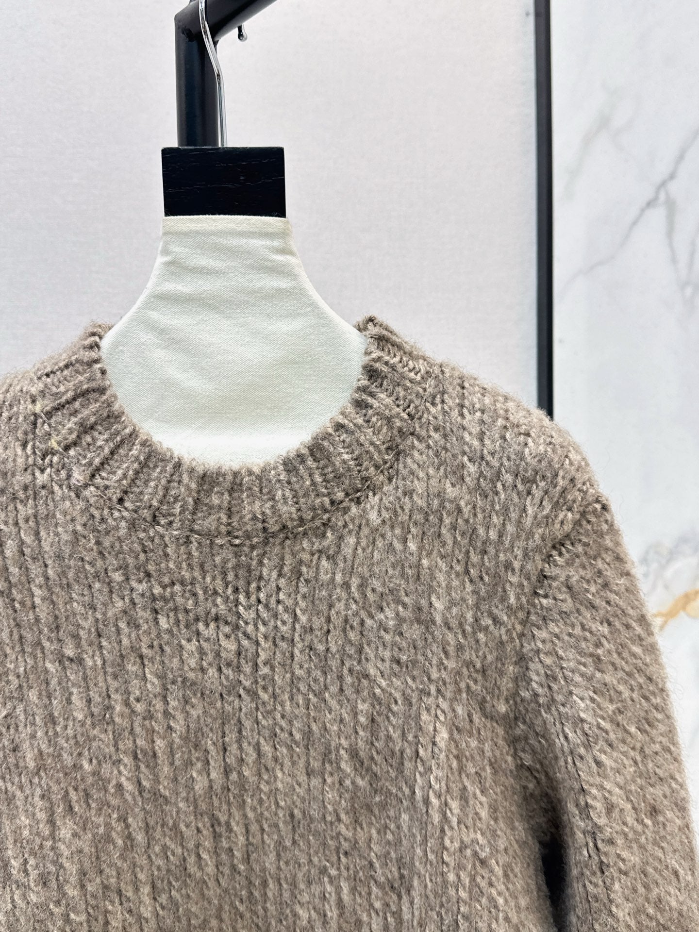 Es NEW wool sweater