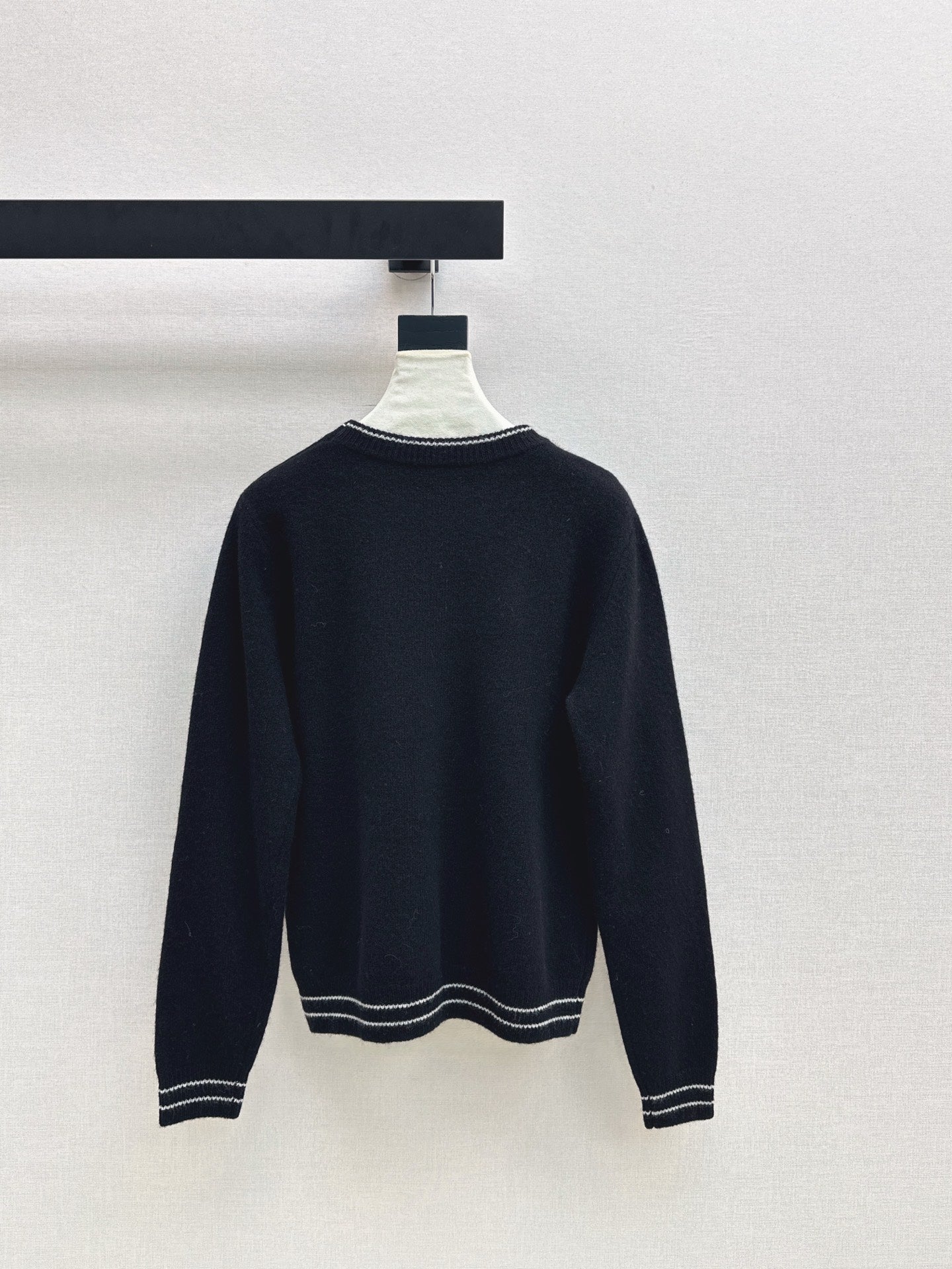 CD NEW embroidered sweater