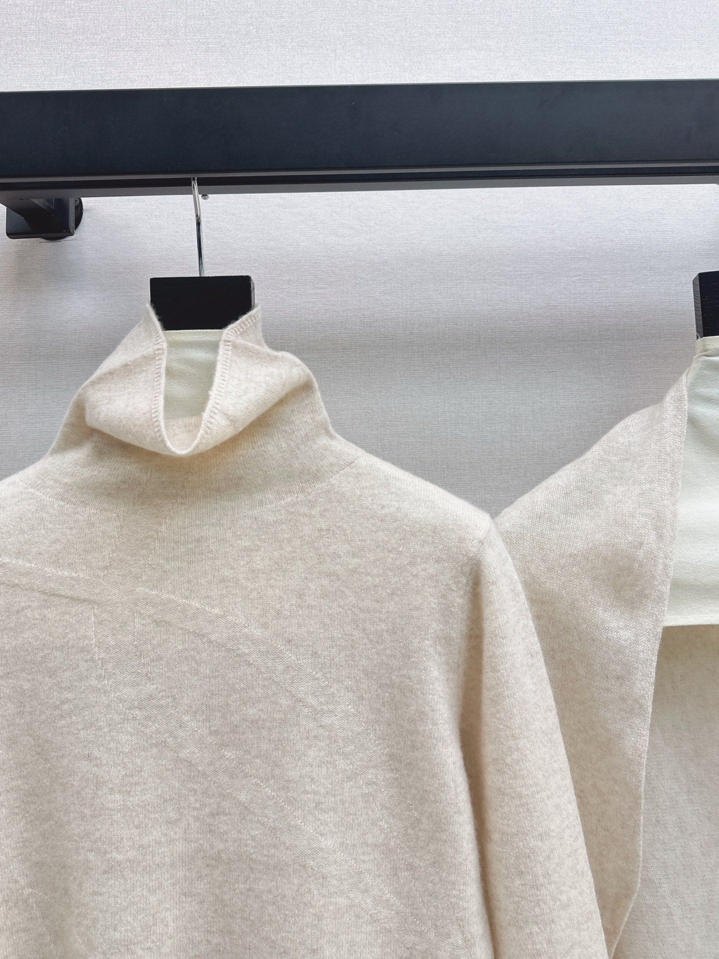 Loro NEW Cashmere sweater and shawl set