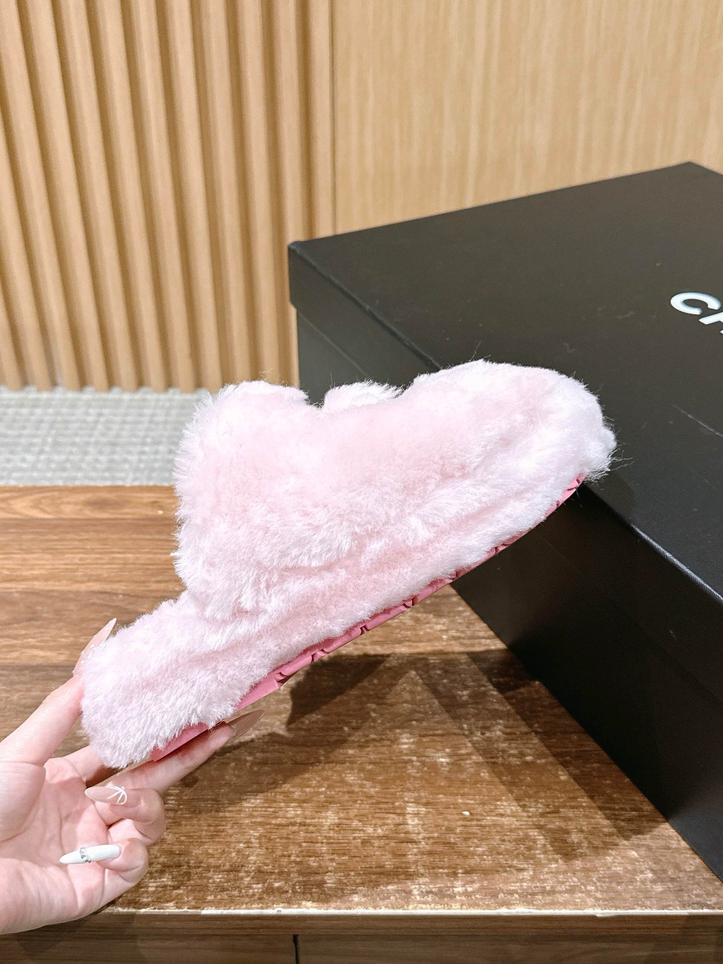 Chan 25fw fluffy slippers