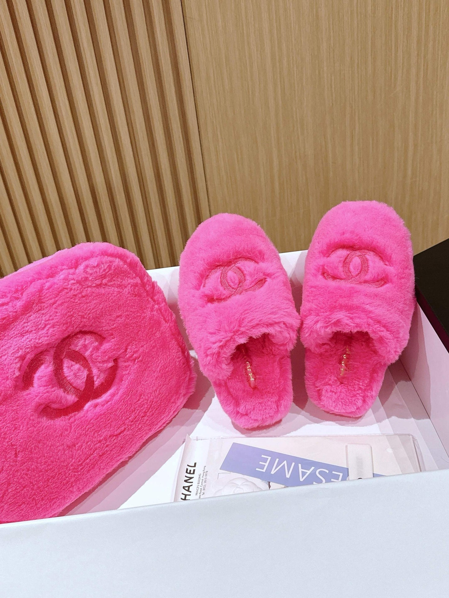 Chan 25fw fluffy slippers