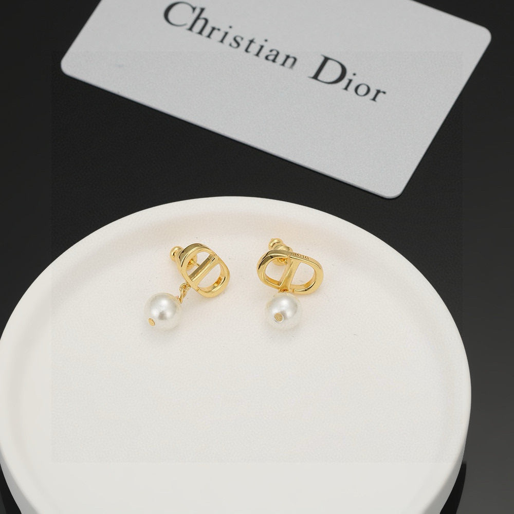 CD New Pearl earrings