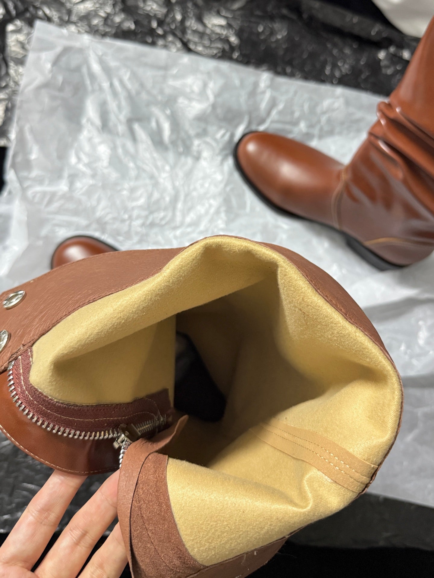 Lost 25fw slouch boots