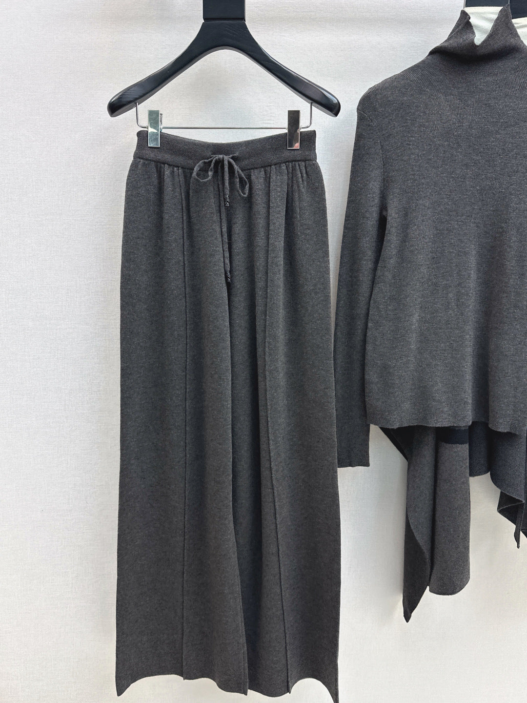 Max NEW knitted suit