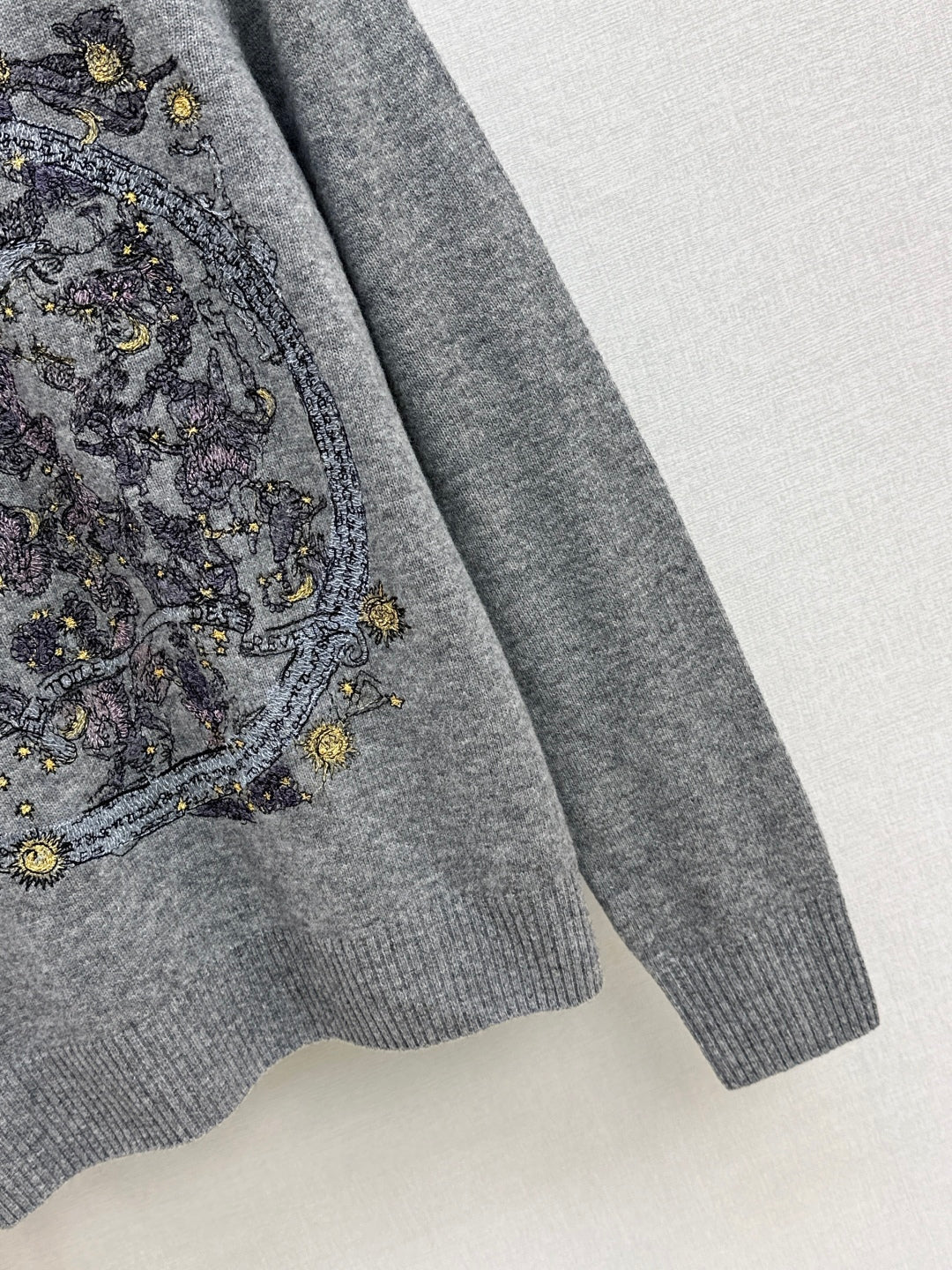 CD NEW Embroidered sweater