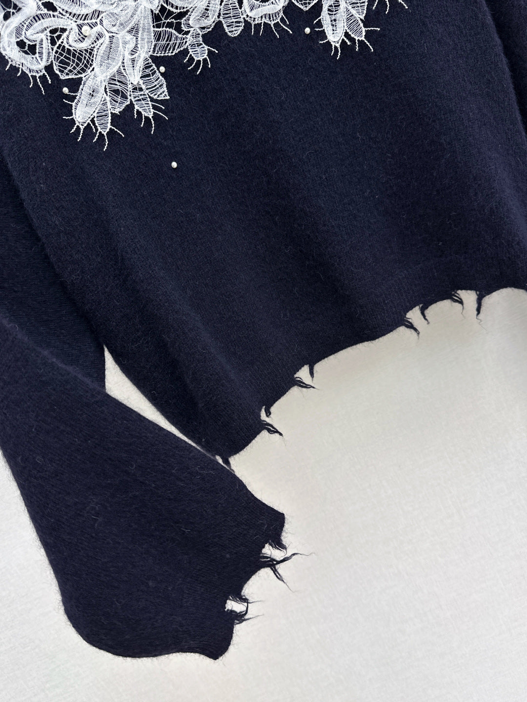 Es NEW Crew neck sweater