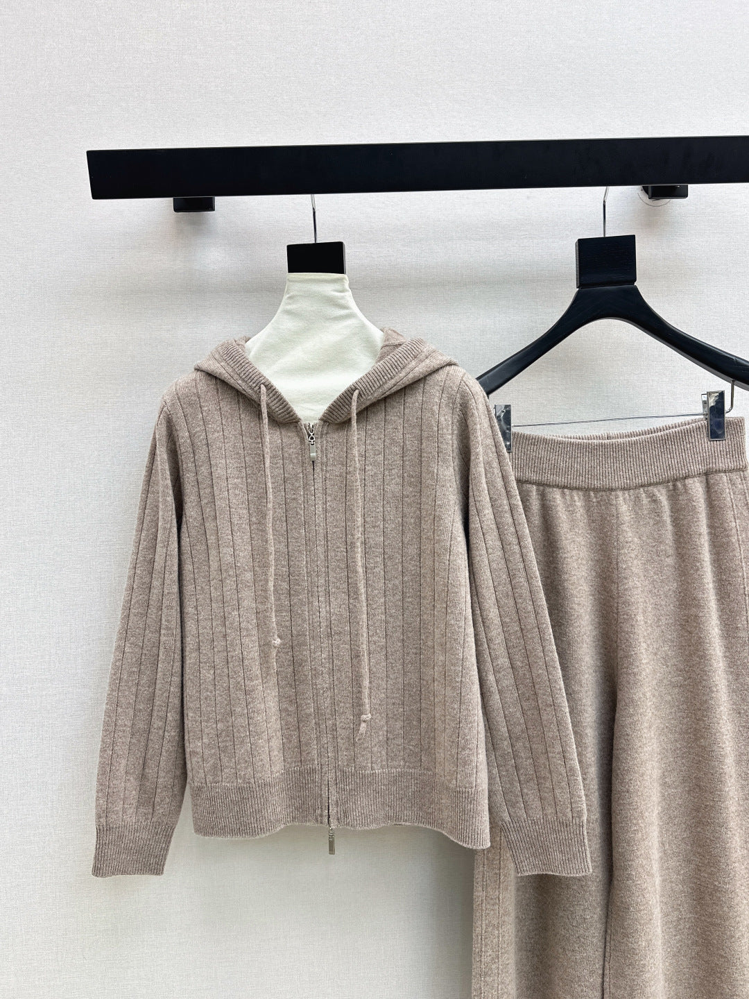 Loro NEW knitted suit