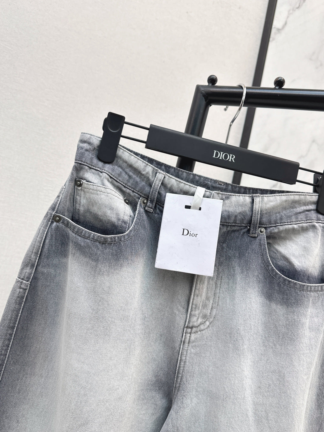 CD NEW Distressed and faded denim jeans