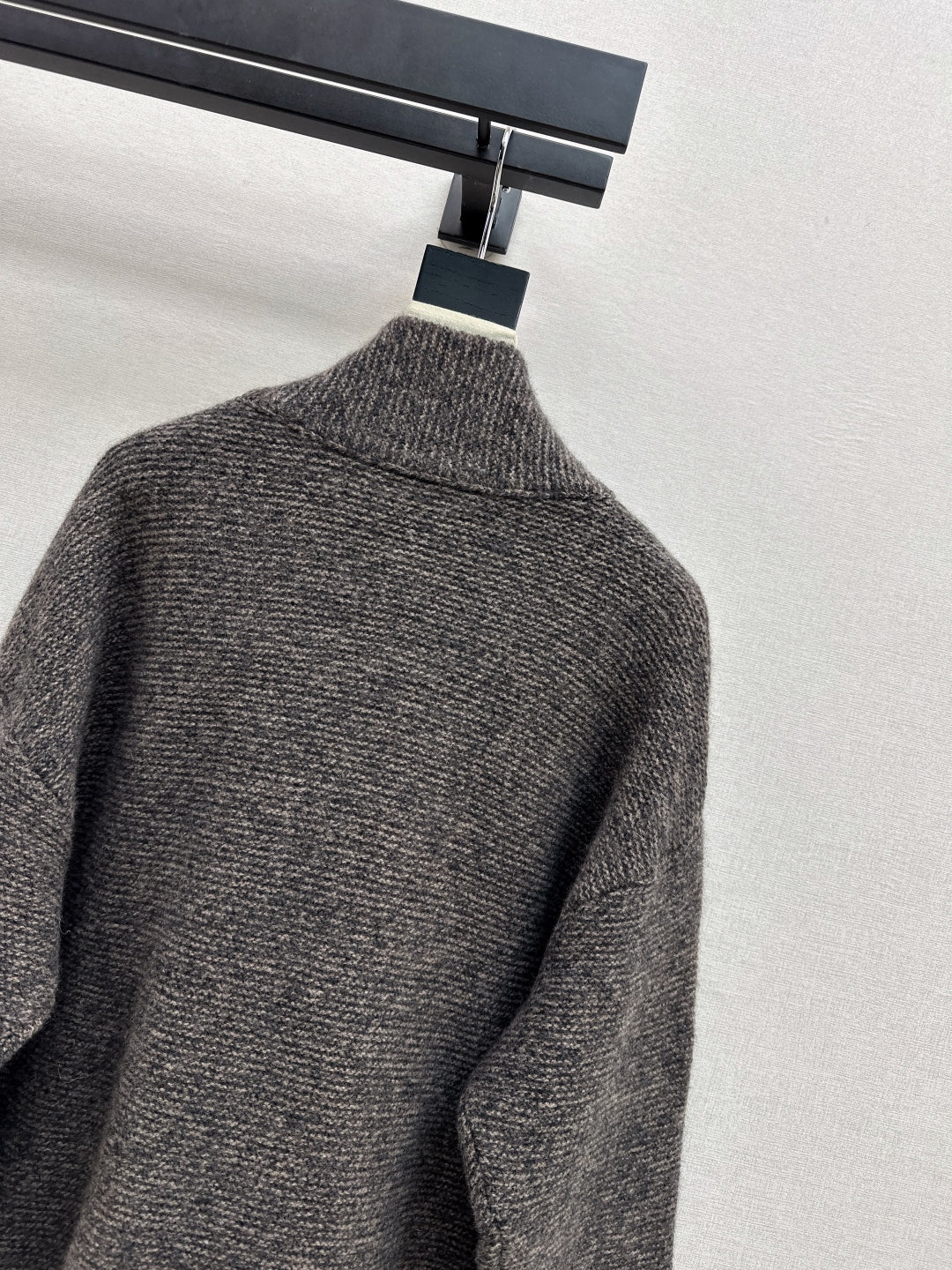 Loro NEW V-neck cardigan