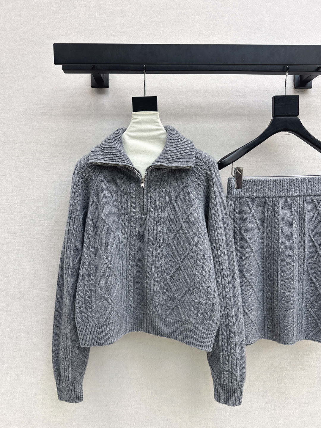 Loro NEW knitted suit