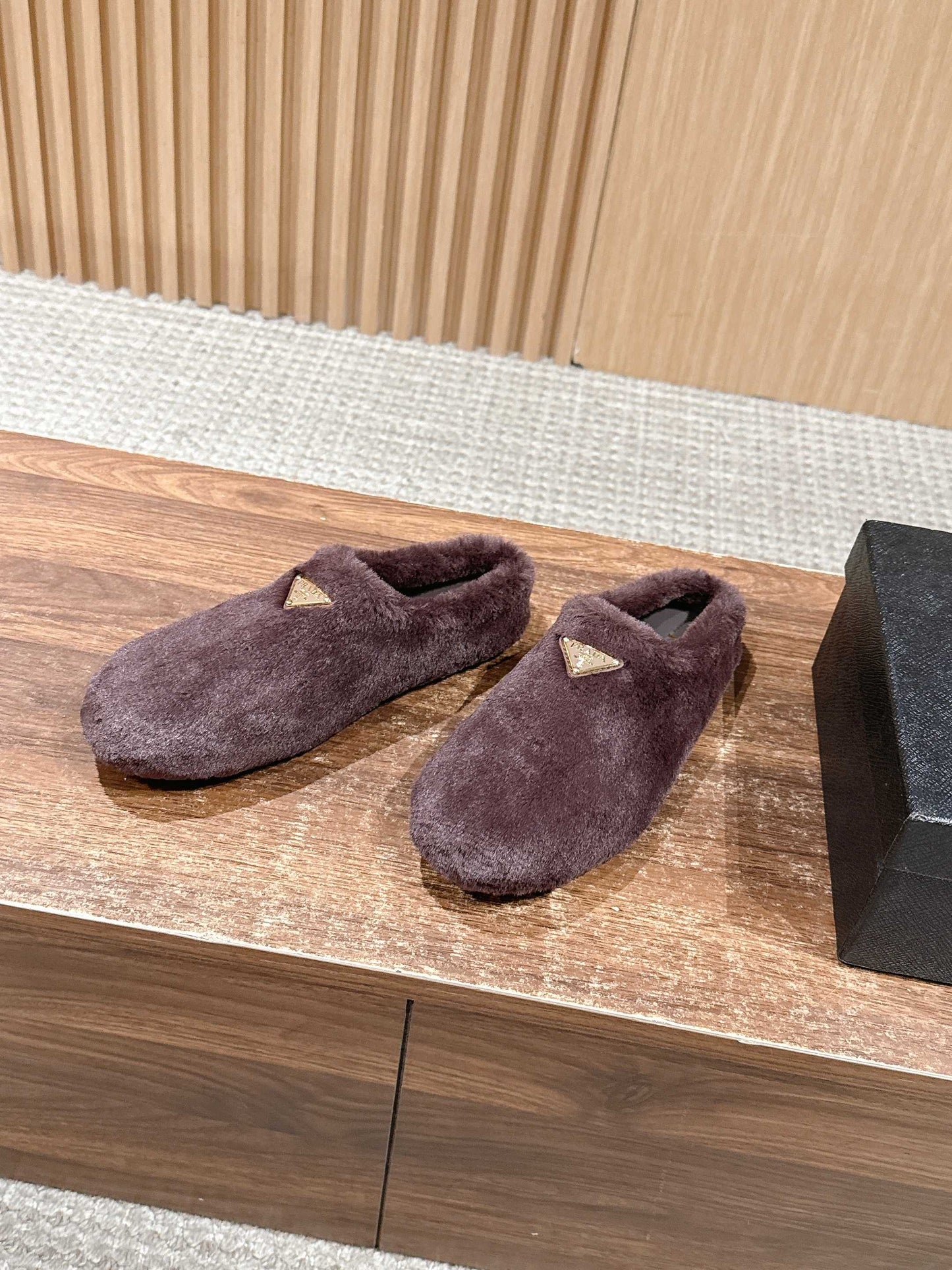 Pra 25fw flufft slippers