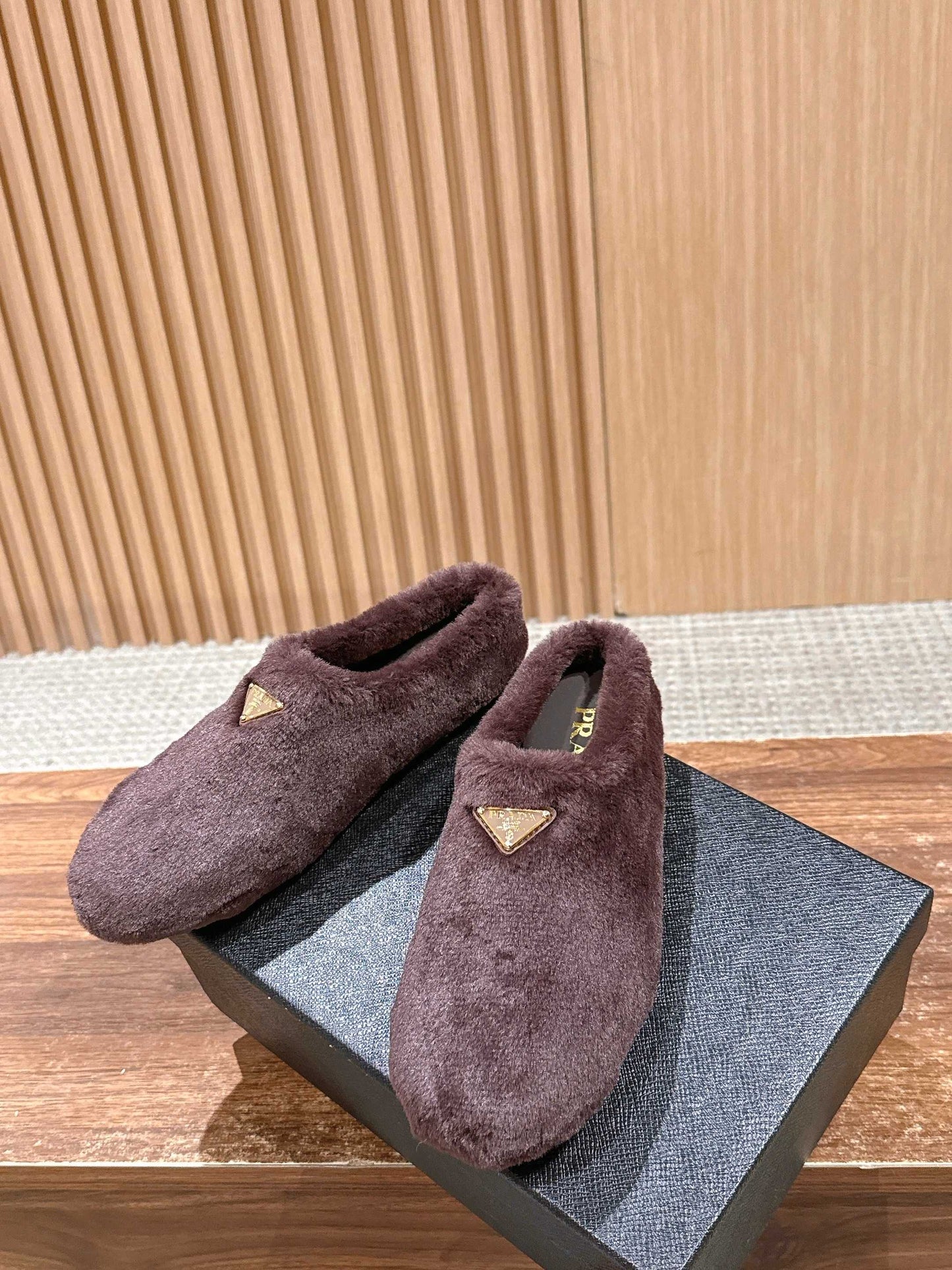 Pra 25fw flufft slippers