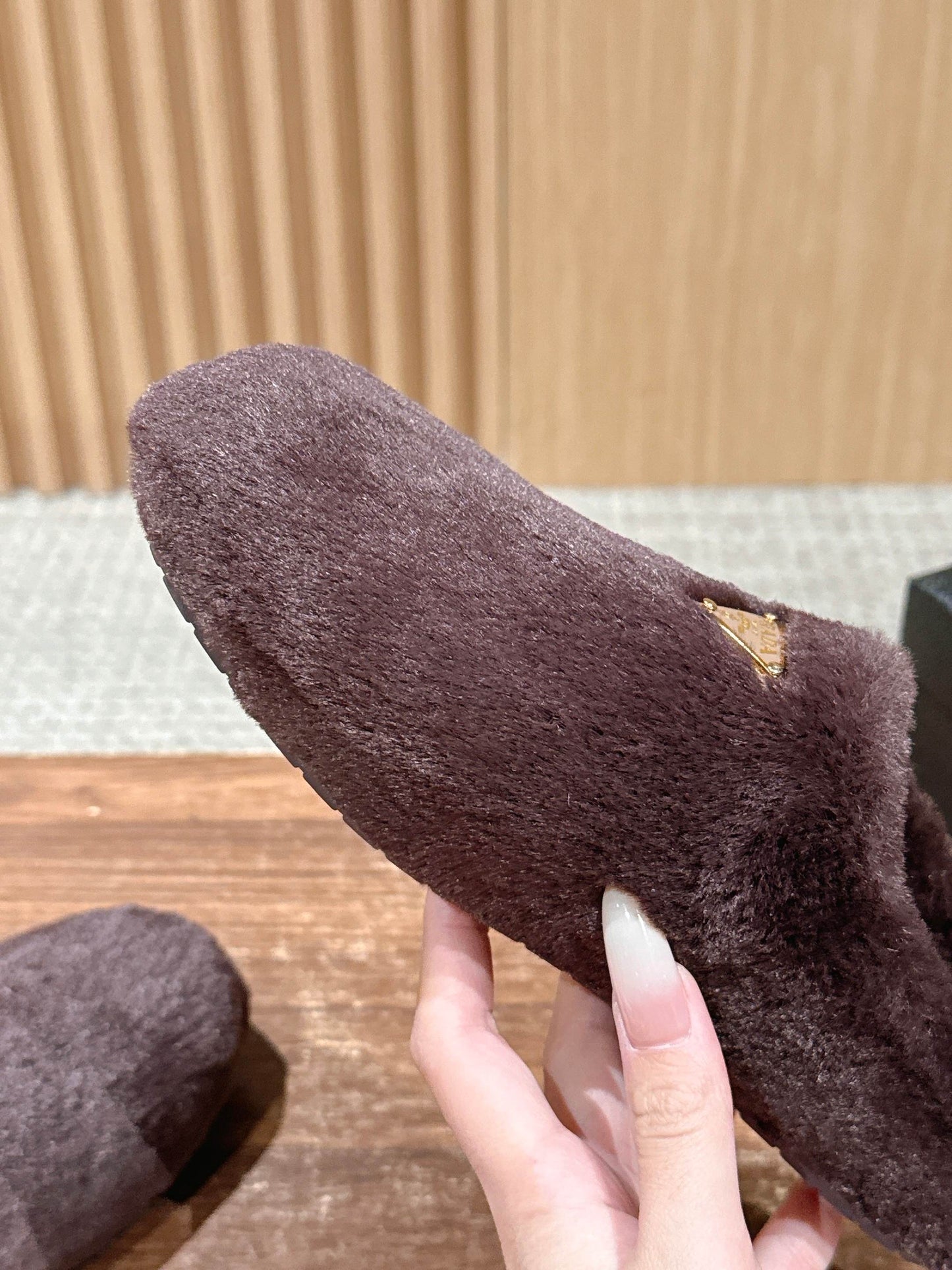 Pra 25fw flufft slippers