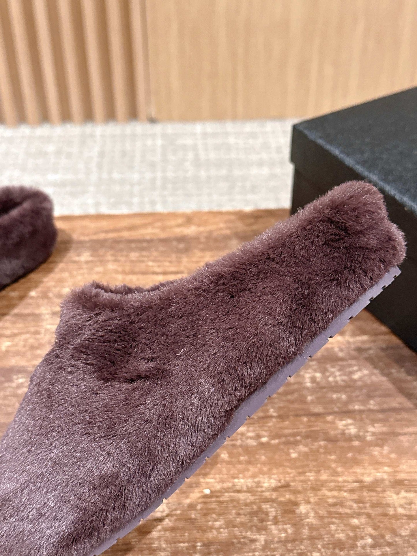 Pra 25fw flufft slippers