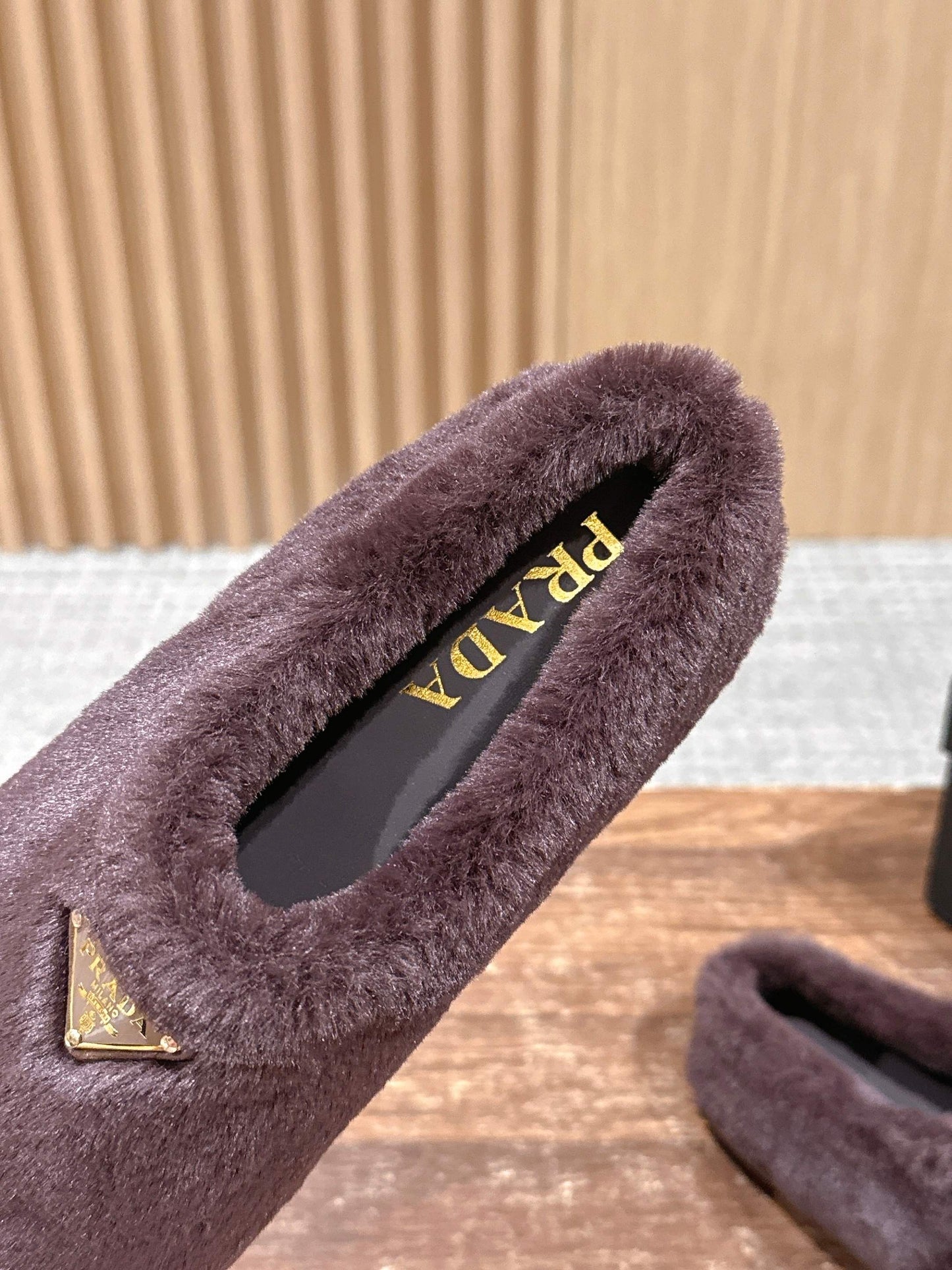 Pra 25fw flufft slippers