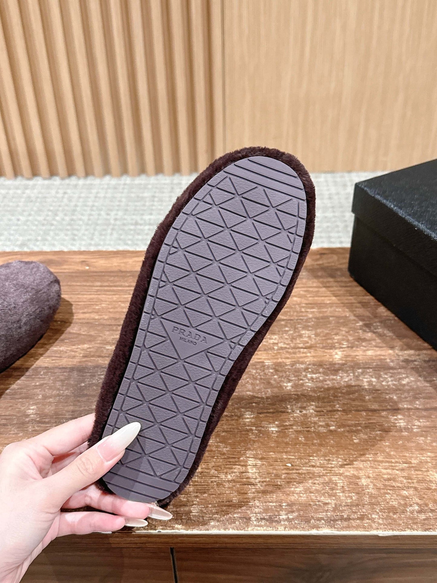 Pra 25fw flufft slippers